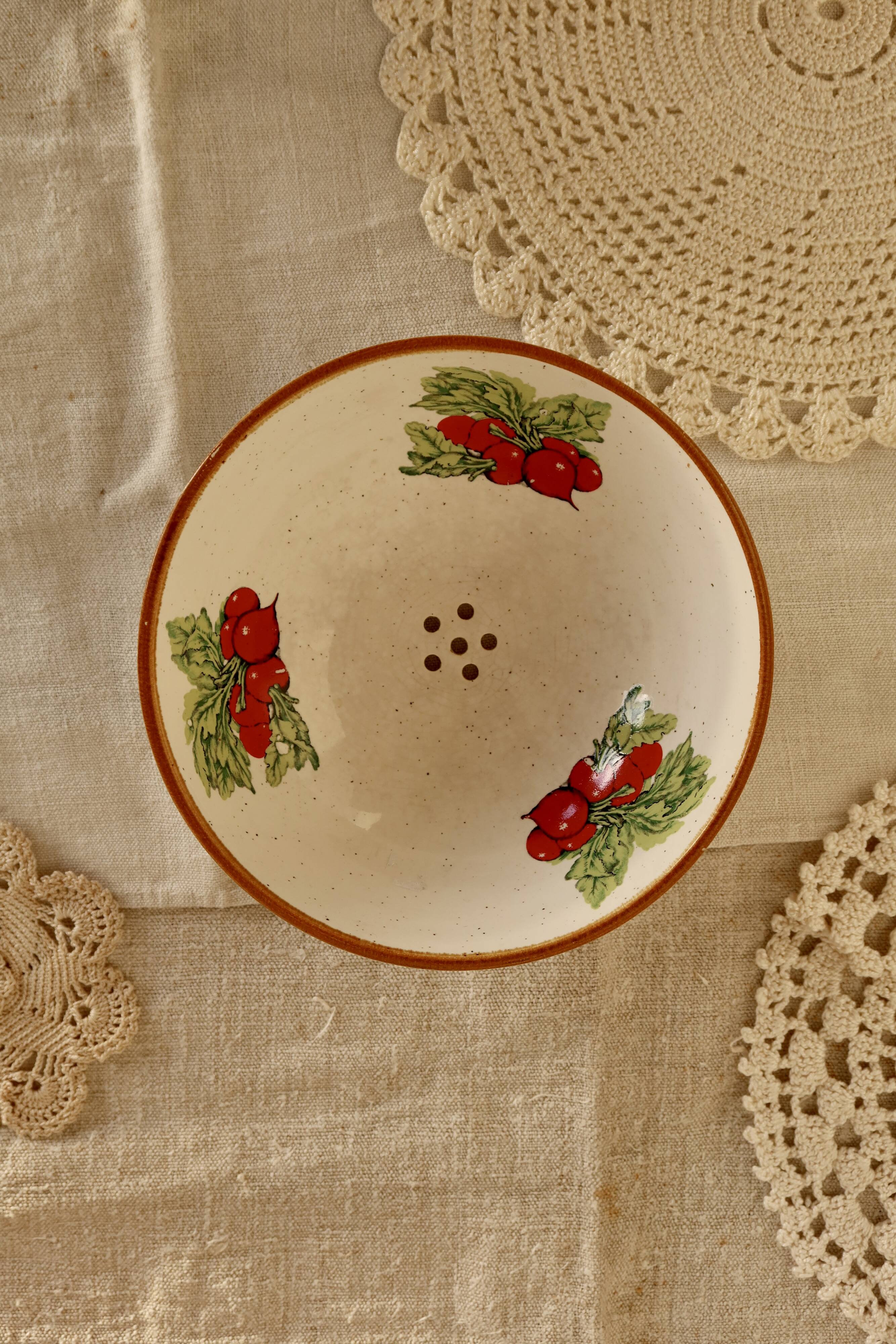 Small vintage ceramic drainer with radish pattern stoneware effect