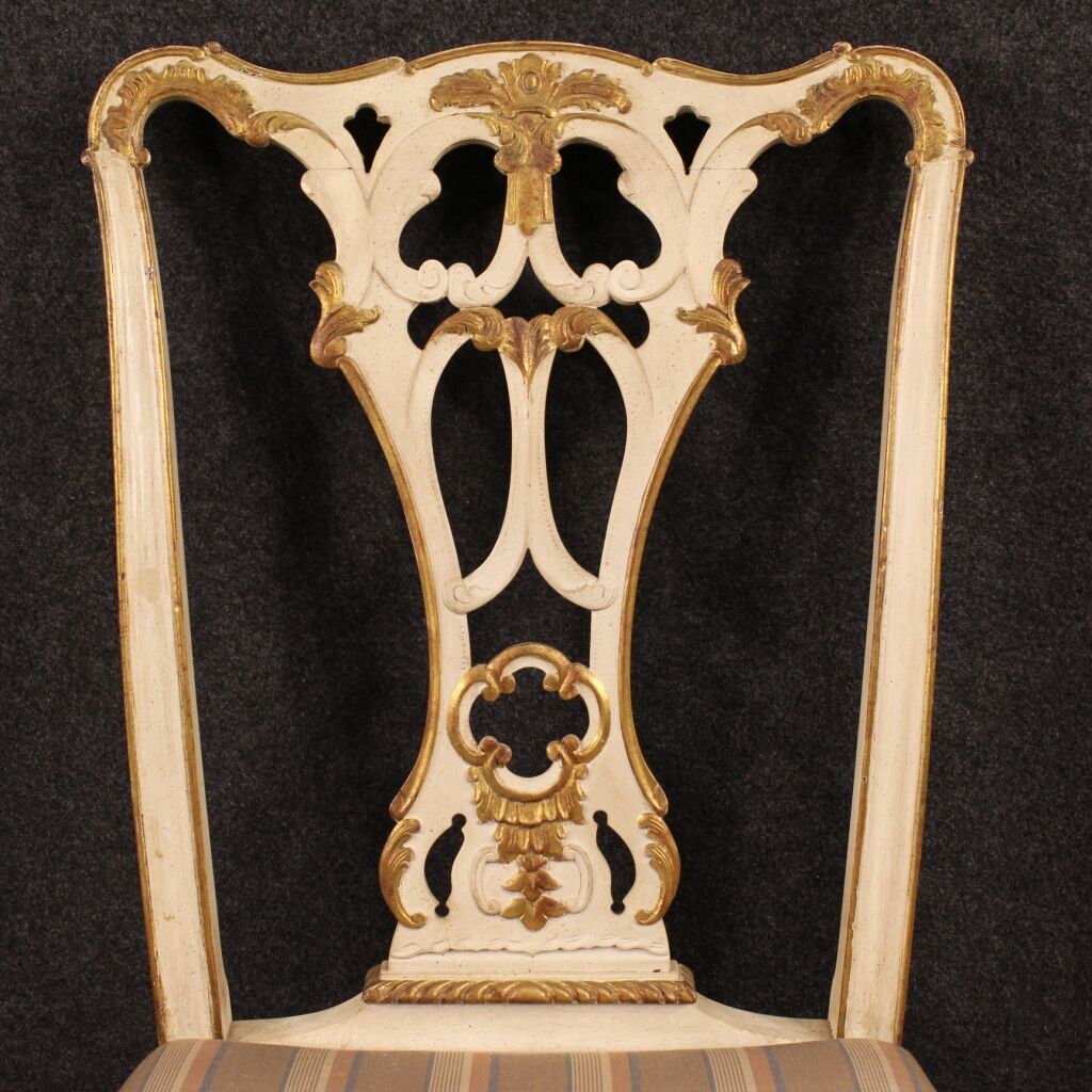 Paire de chaises italiennes laquées et dorées