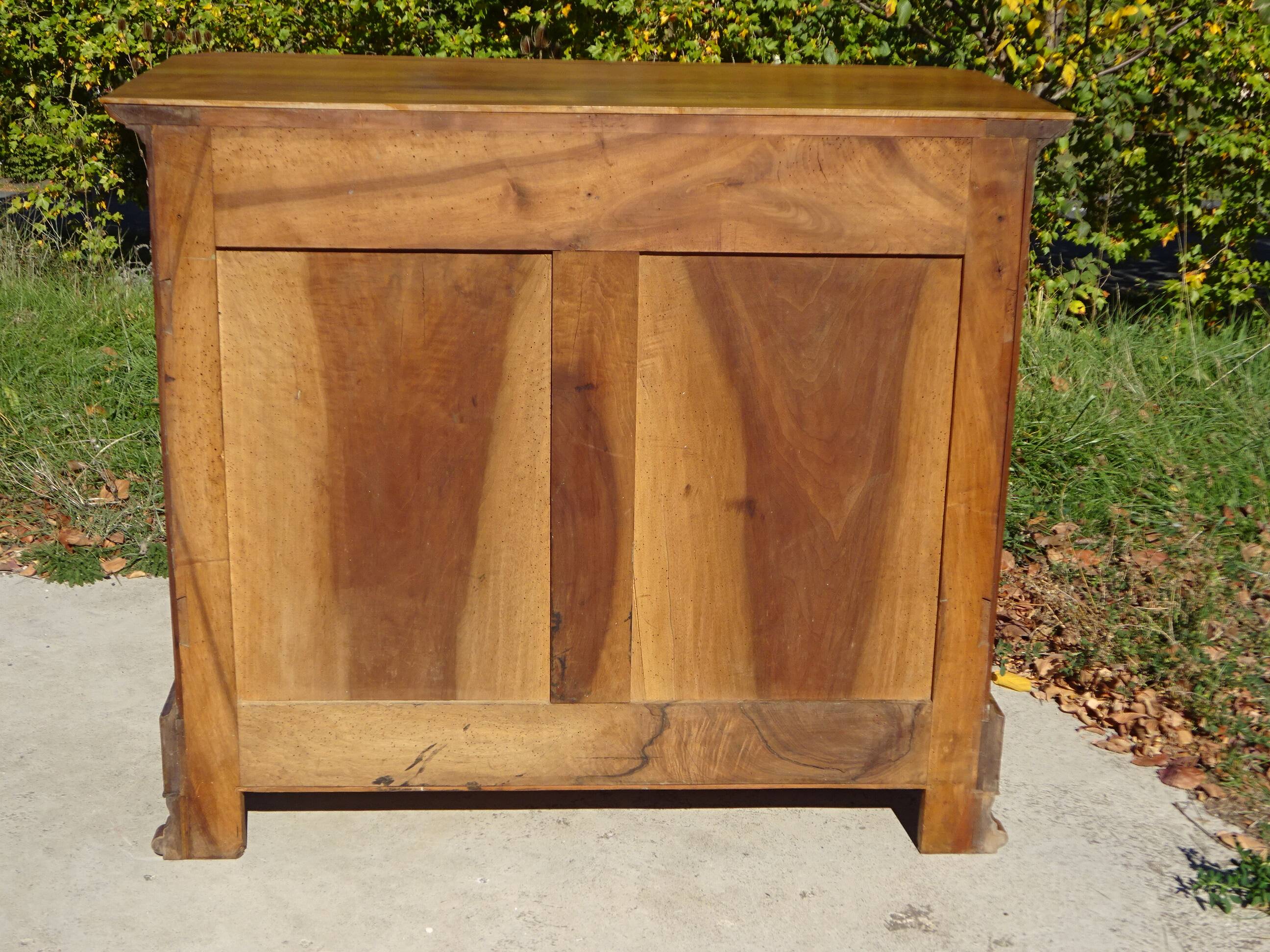 Ancienne commode en noyer et ronce de noyer