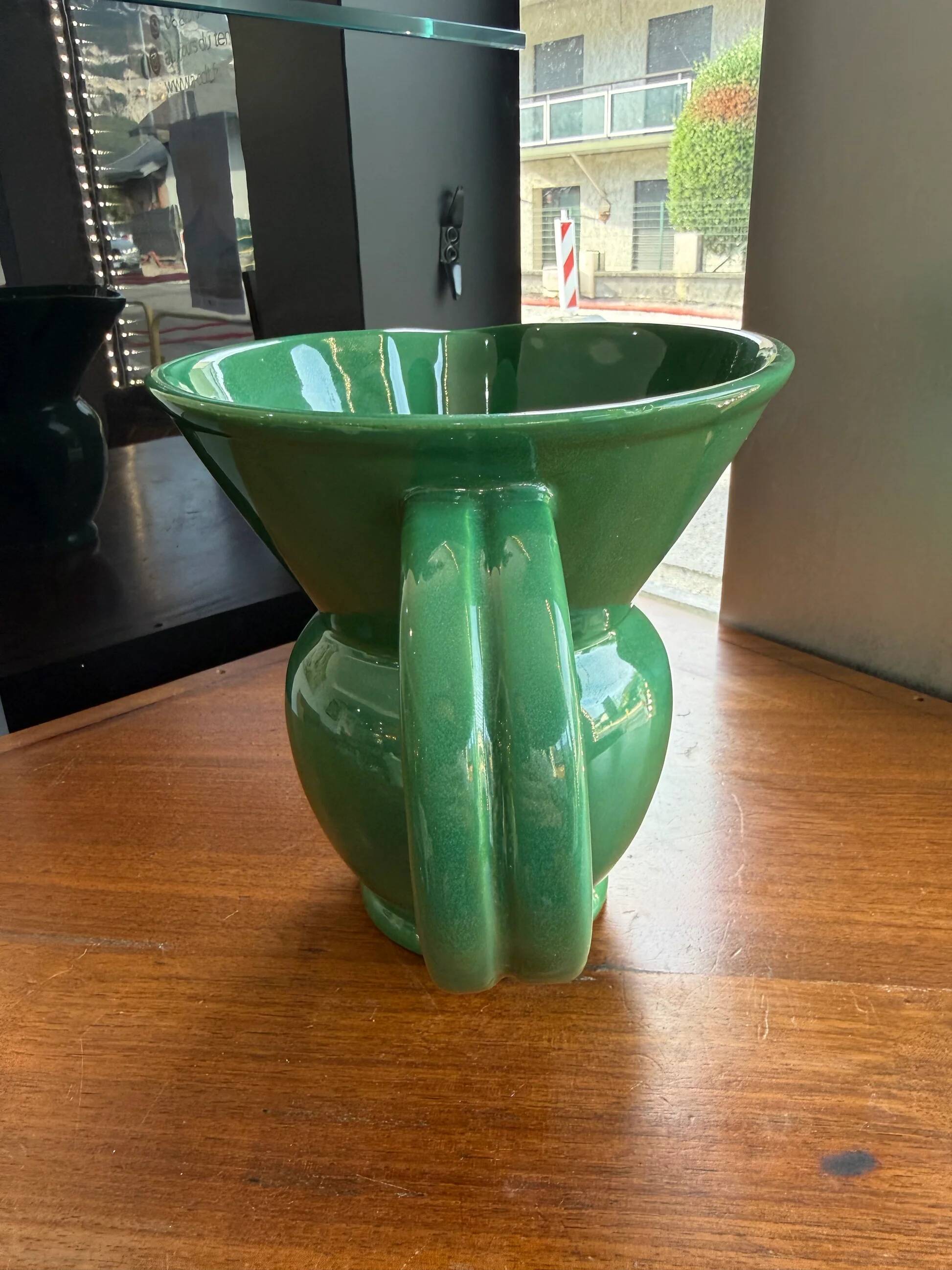 Pichet, pot à eau en faïence émaillée verte – HB Quimper, période art déco