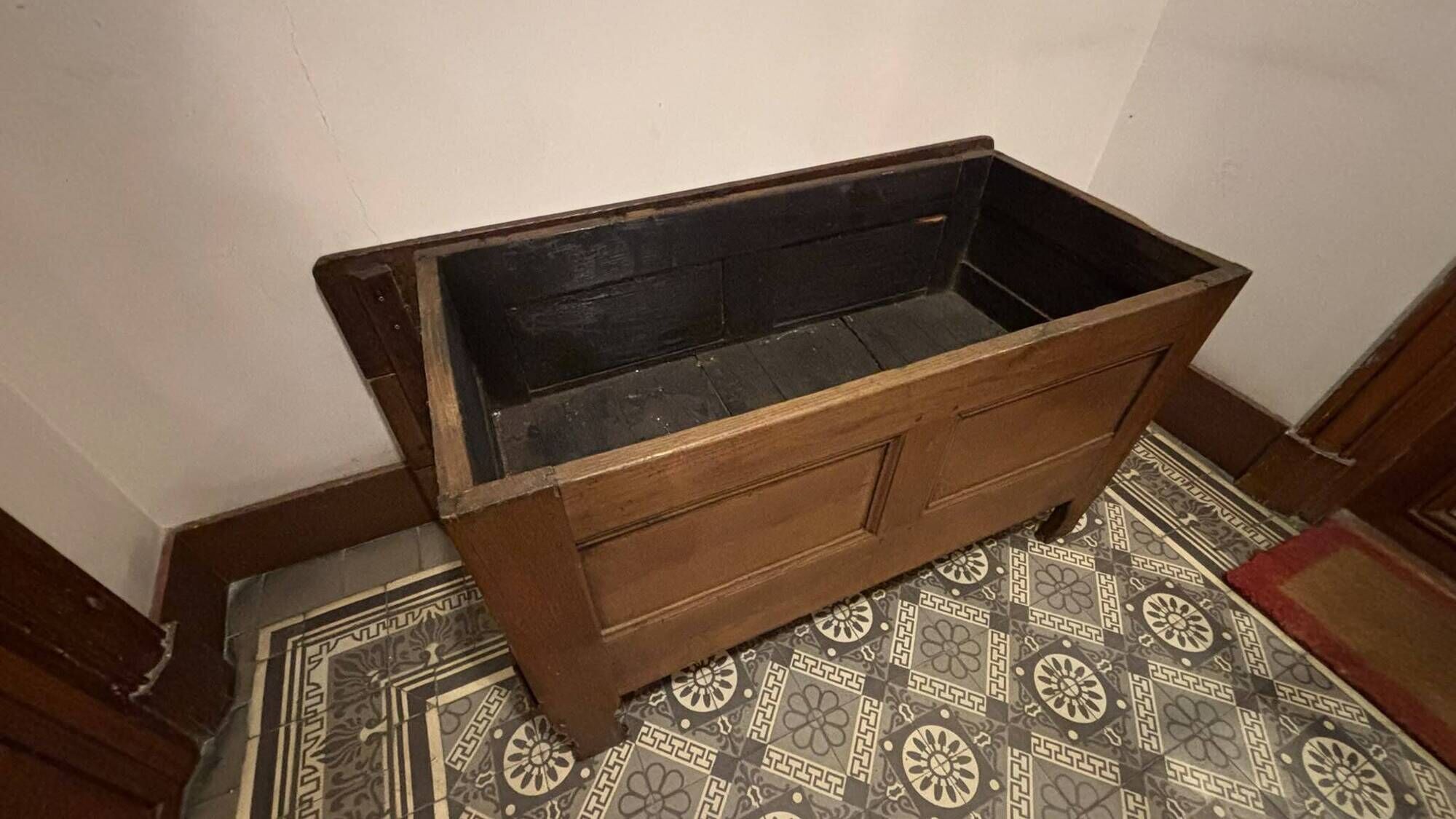Old XIX solid dark wood dresser