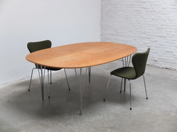 Table « Super-elliptique » en chêne par Piet Hein et Bruno Mathsson pour Fritz Hansen, 1968