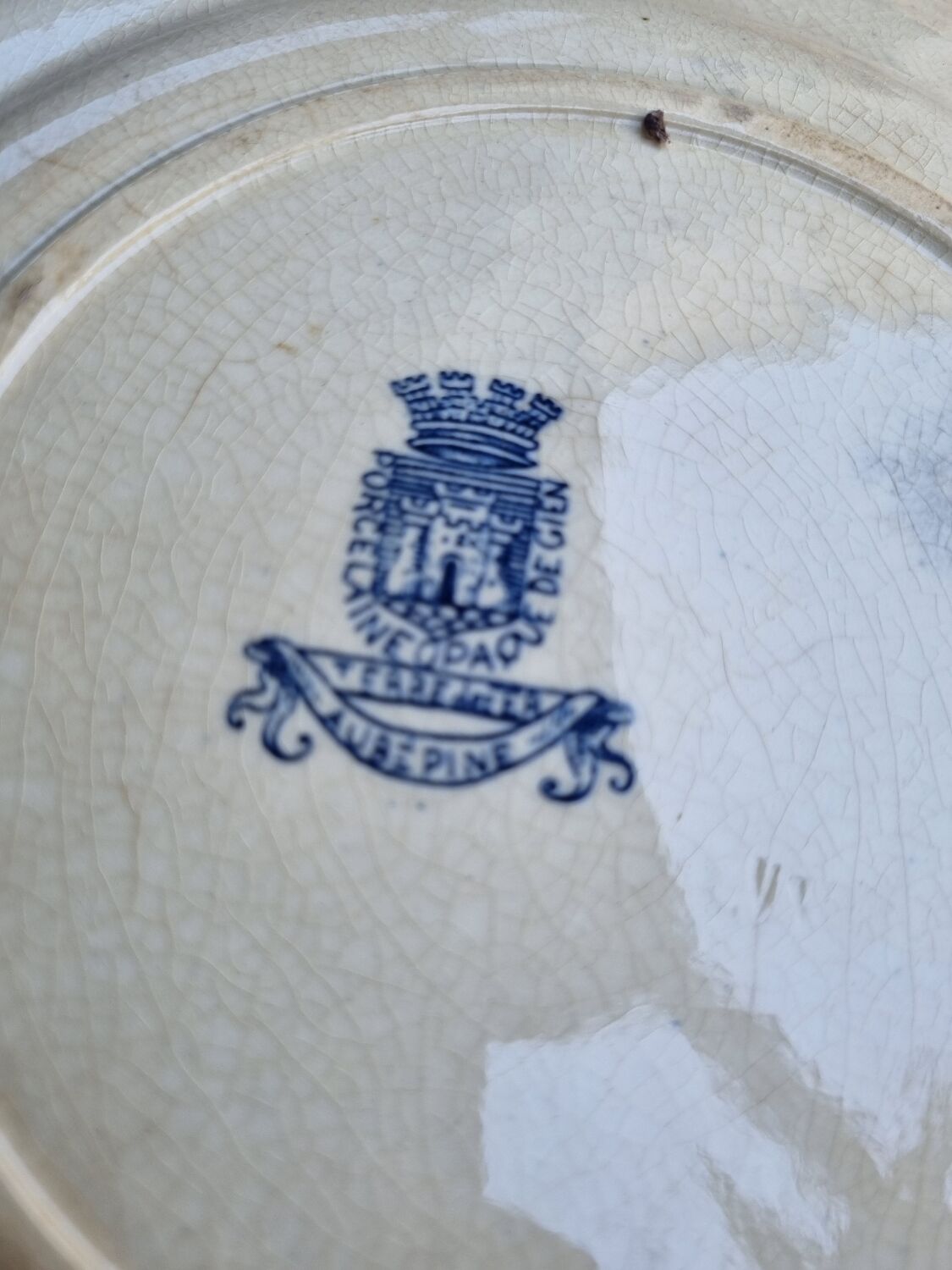 Gien earthenware plates, Iron earth