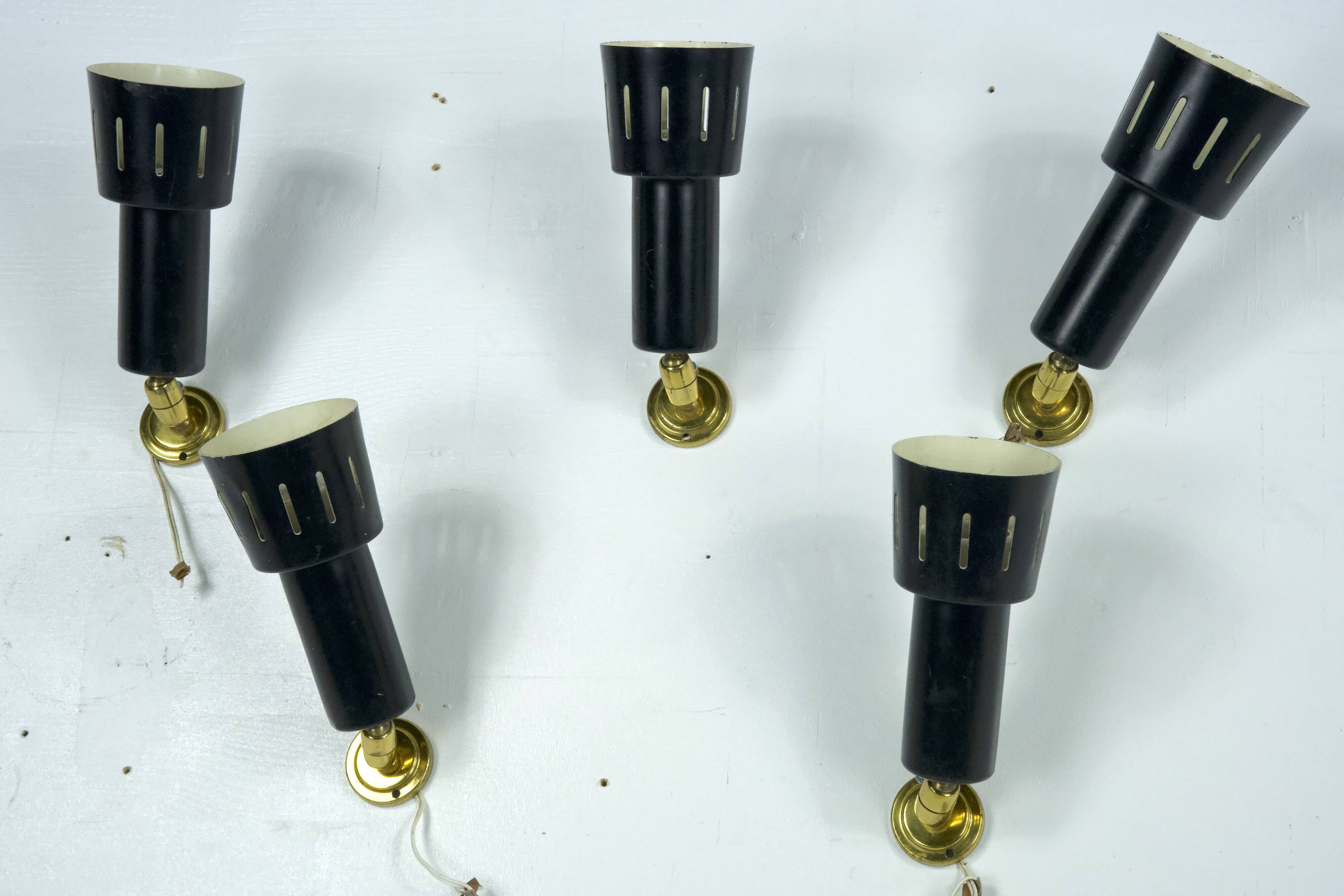 Set of five Stilnovo style spotlights in brass and lacquered metal. Italy