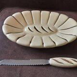 Bread basket and knife
