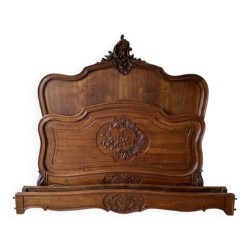 Lit ancien sculpté style Louis XV en bois