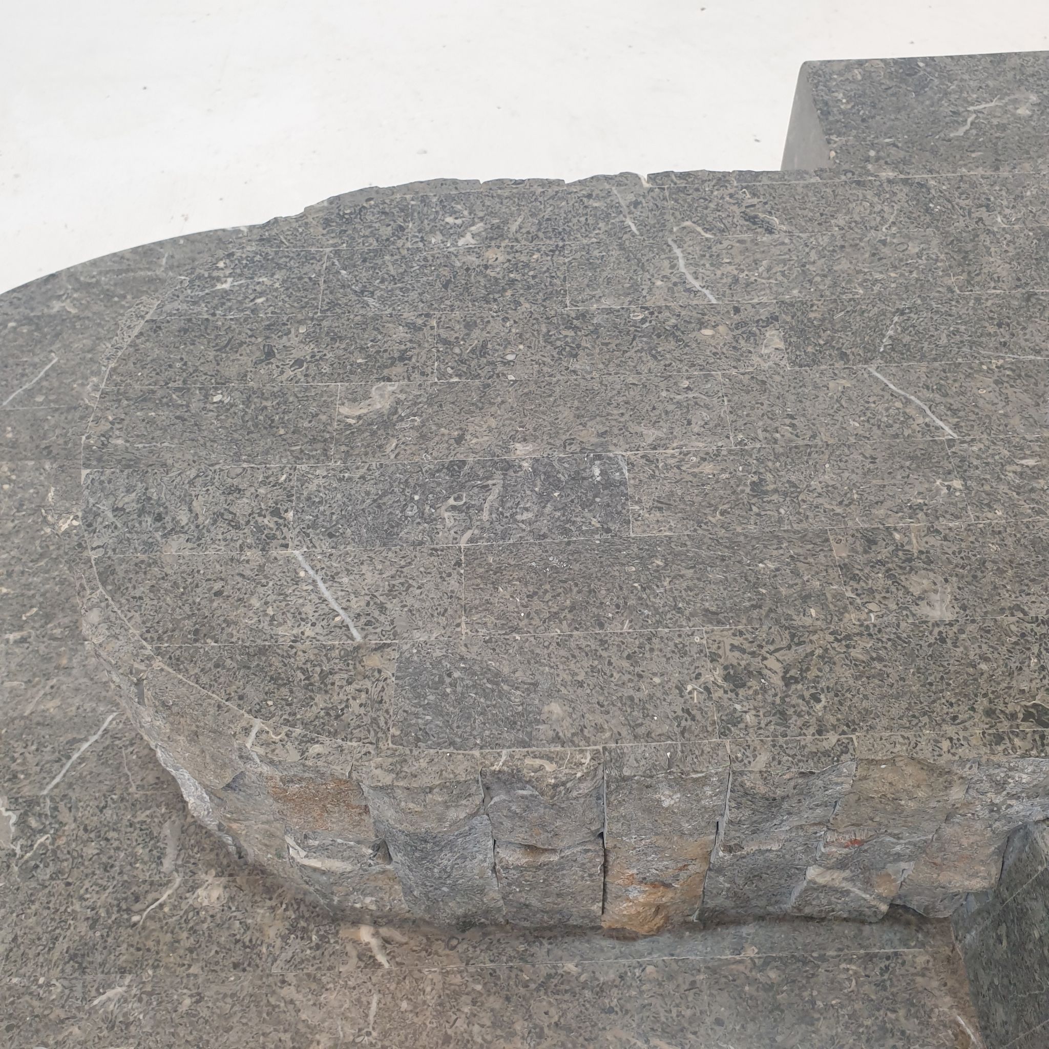 Table basse en pierre fossile, Magnussen Ponte, années 1980