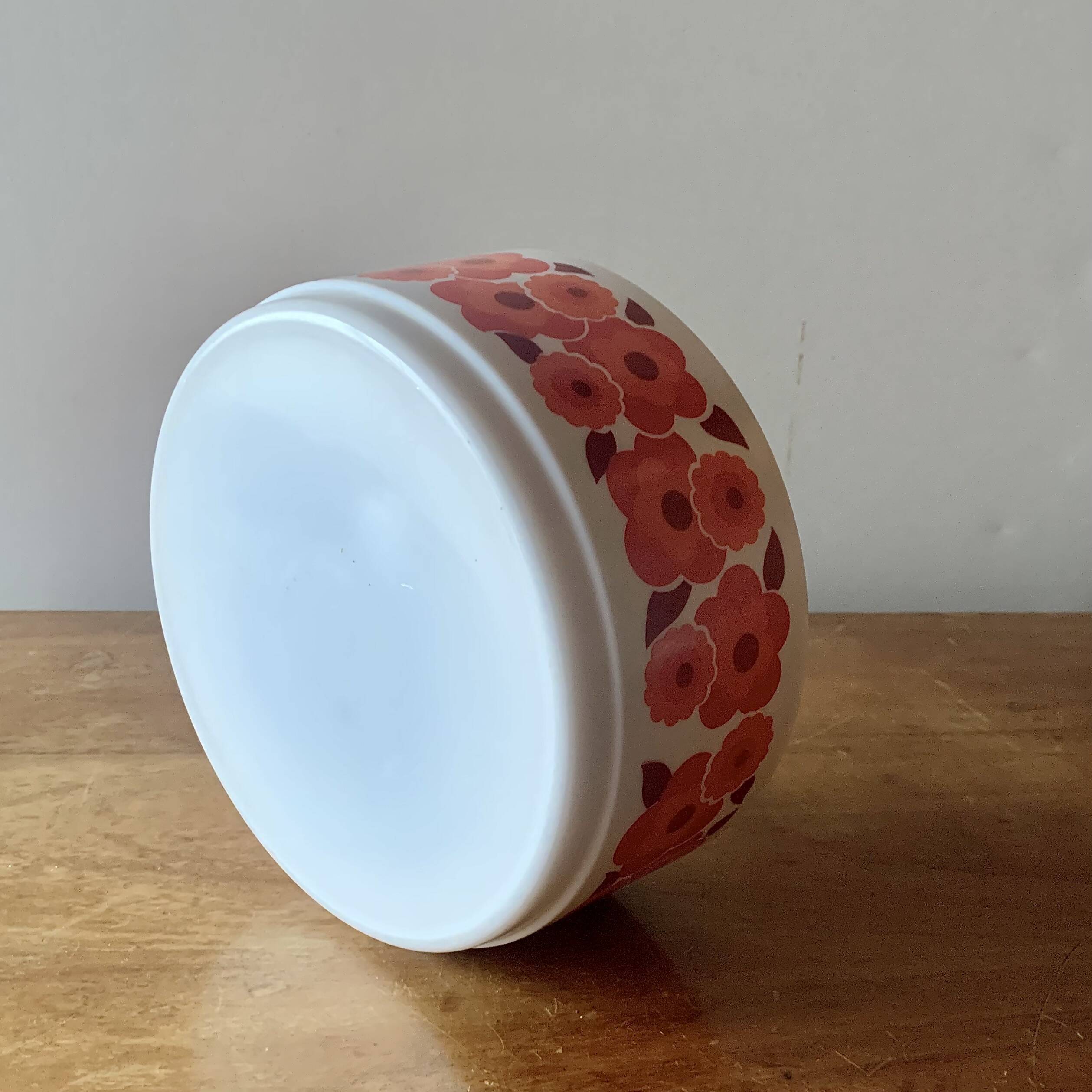 Arcopal Lotus salad bowl