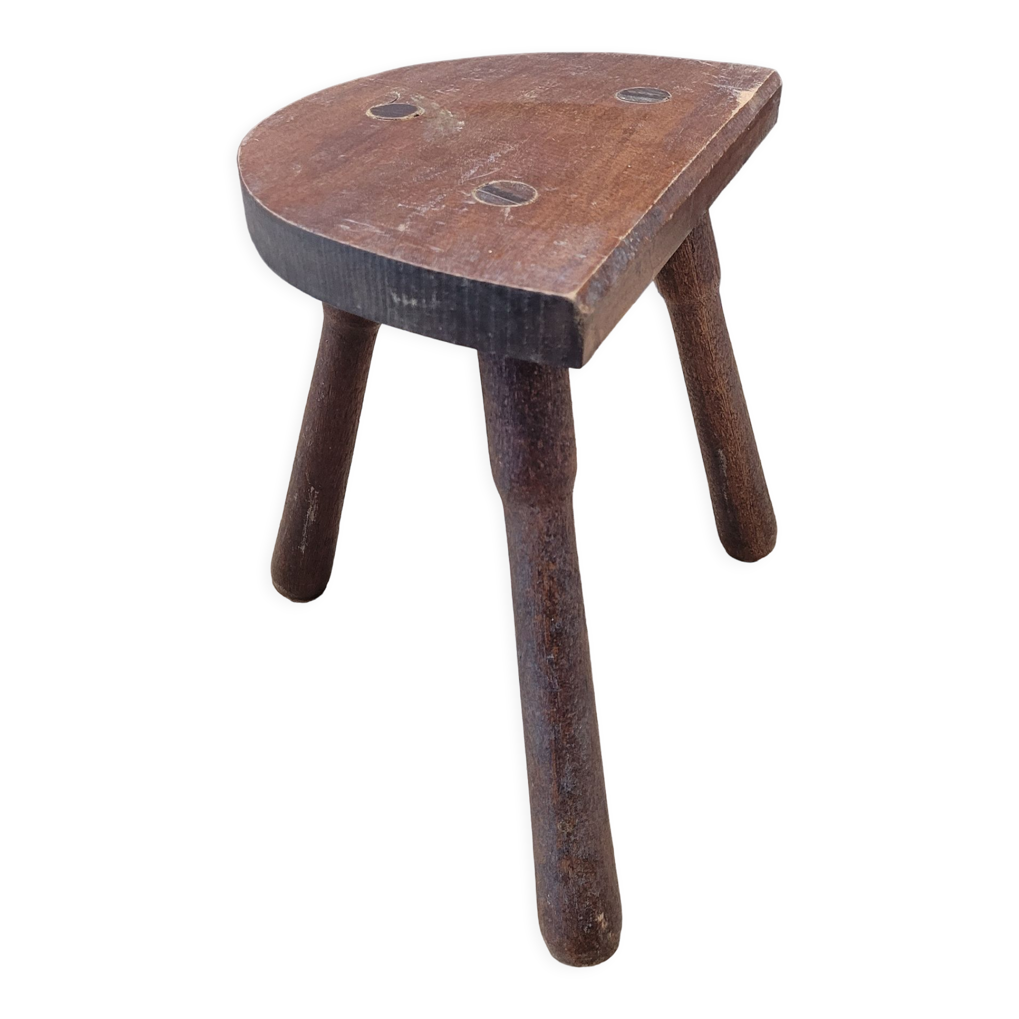 Half-round cowherd tripod stool