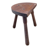 Half-round cowherd tripod stool