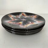 5 plates with stylized star pattern