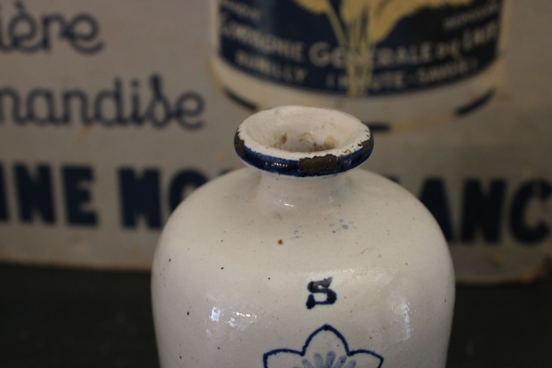 Ceramic pharmacy pot