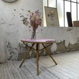 Table basse vintage en rotin rose