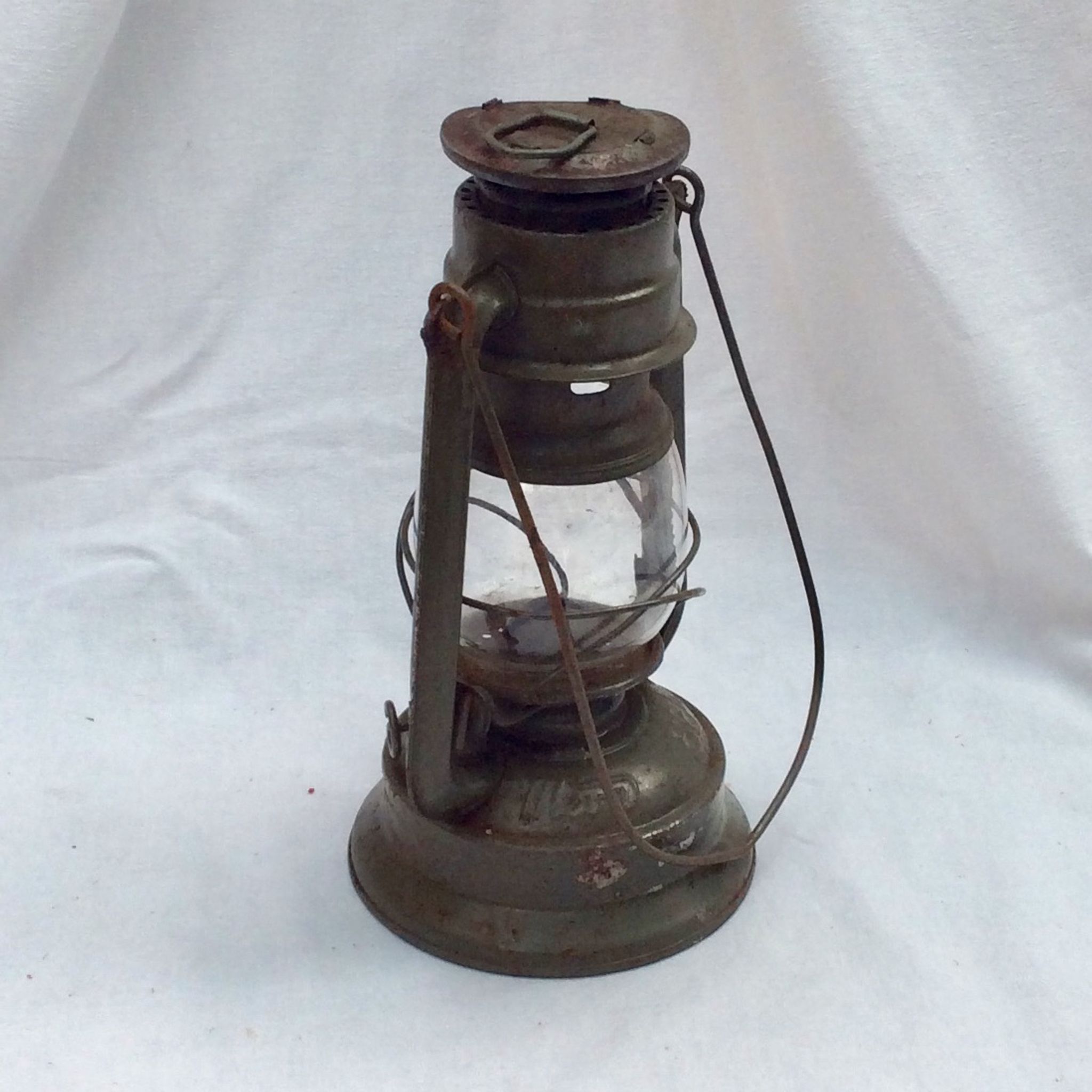 Meva N 864 oil storm lamp in aluminum dimension: height -25cm- diameter -13cm-
