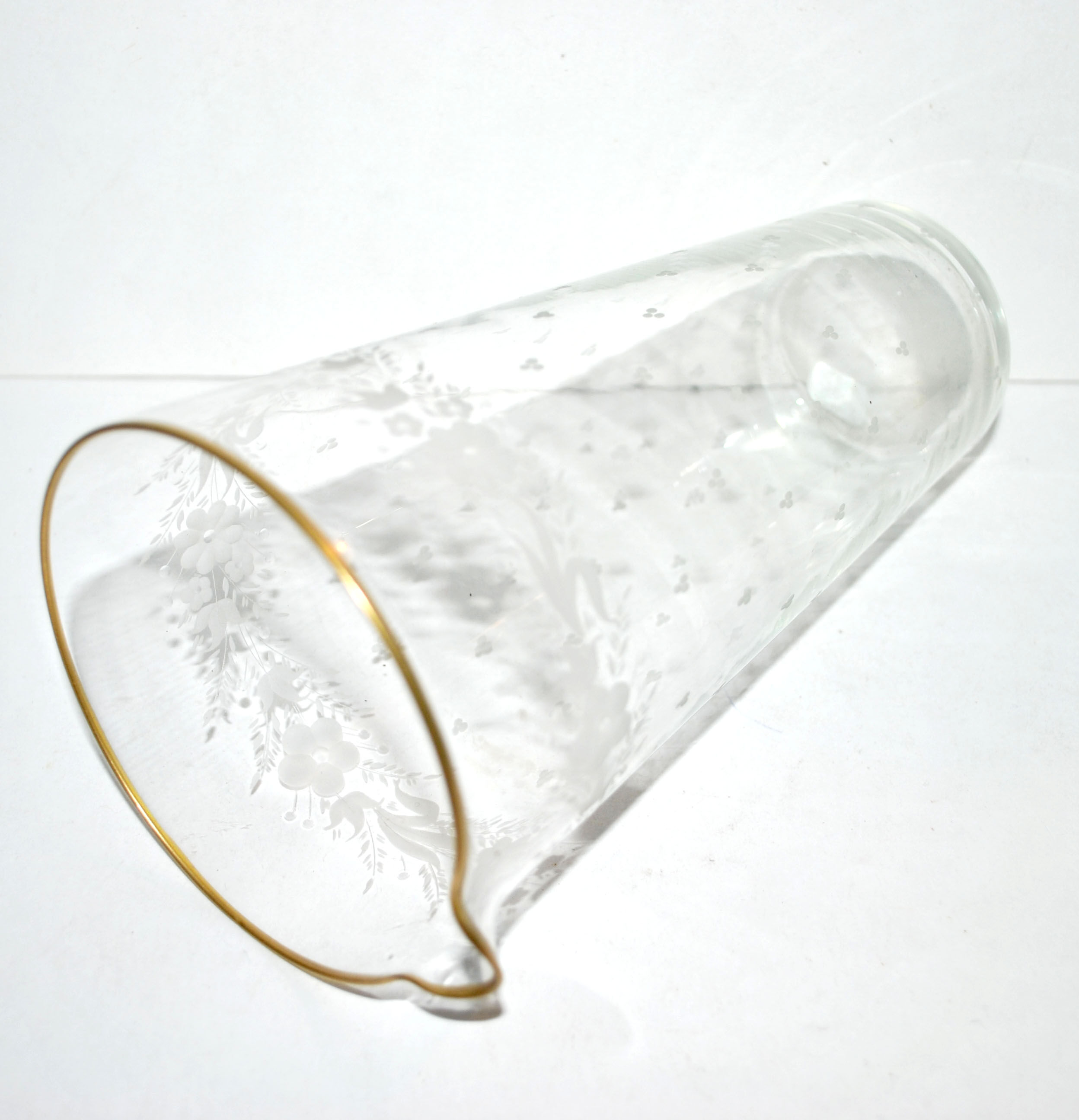 Engraved and gilded crystal jug 1900-1920