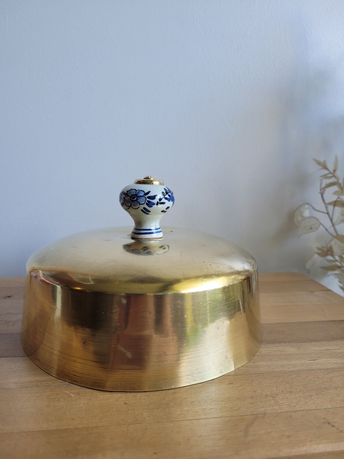 Brass bell porcelain handle
