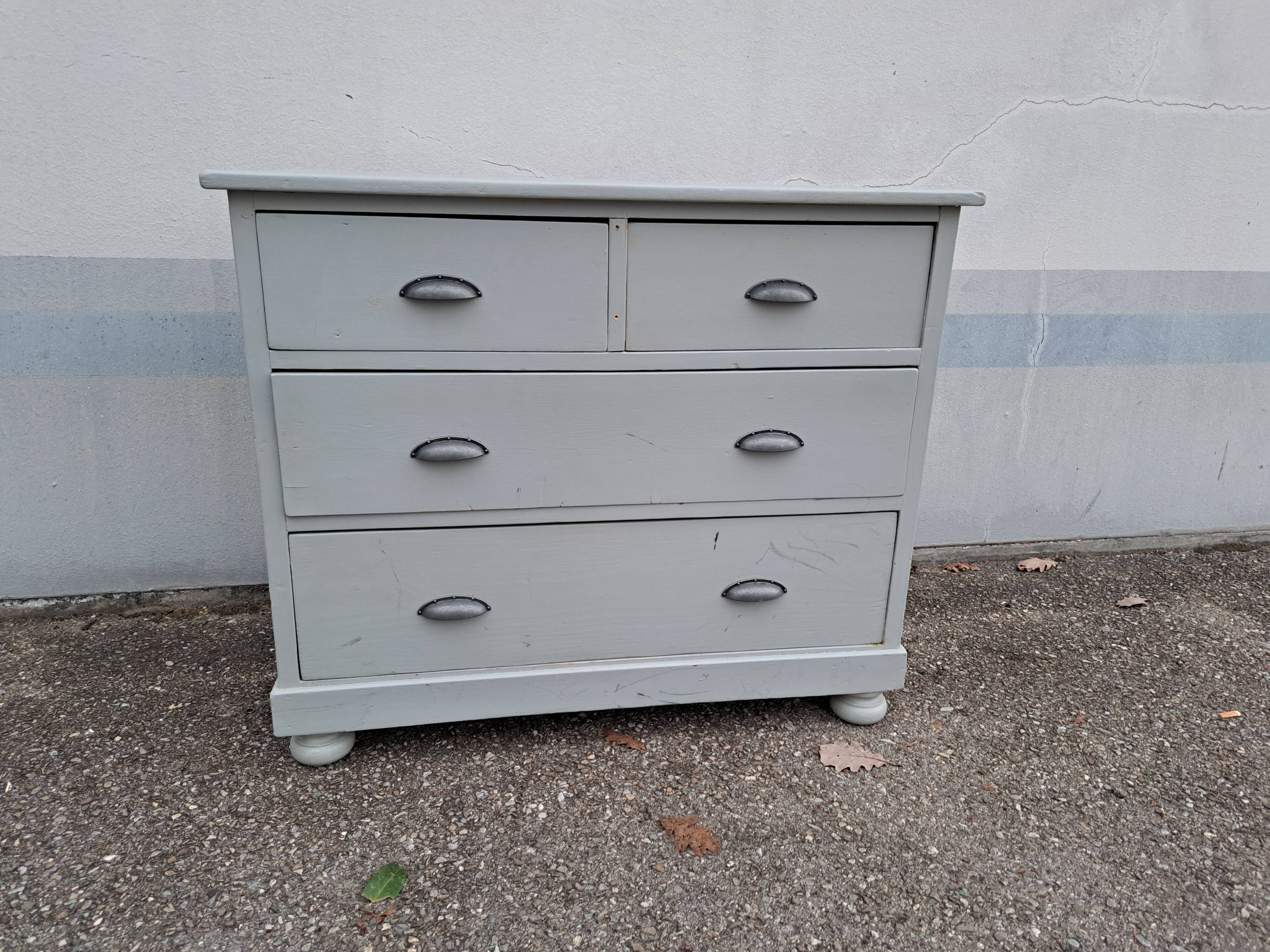 Vintage chest of drawers