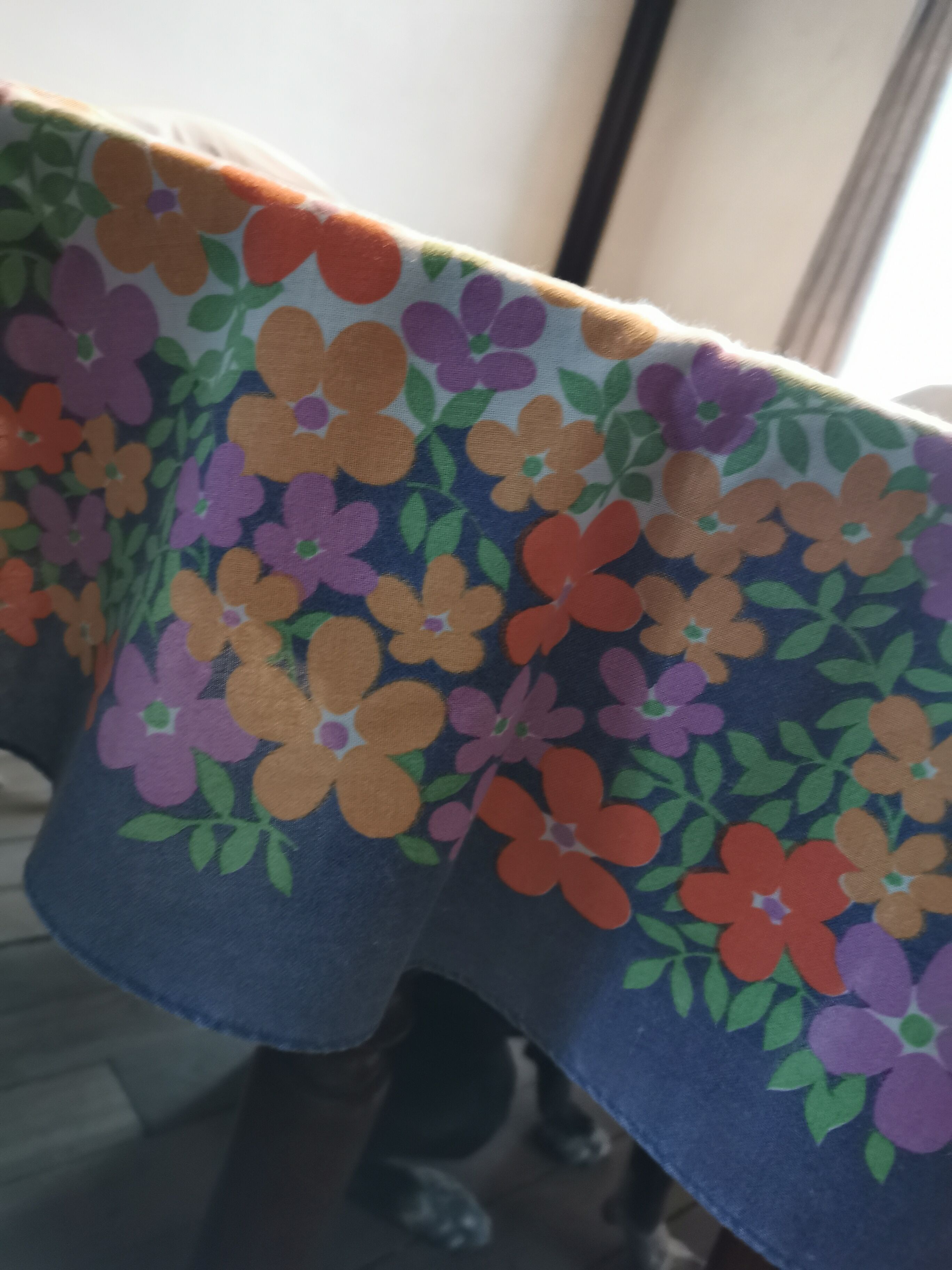 Lot de nappe et 6 serviettes de table vintage