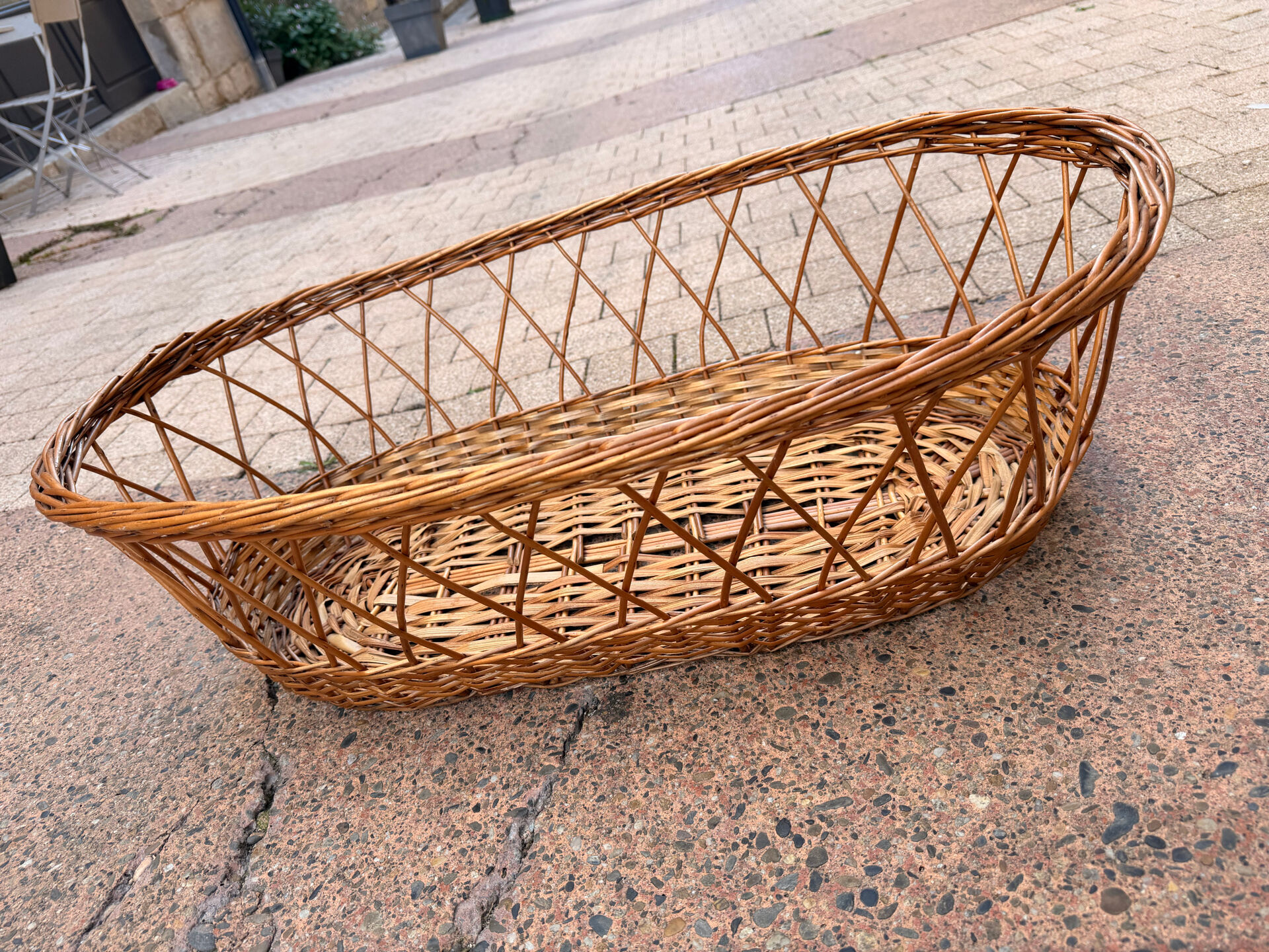 Grand panier oblongue en osier tressé