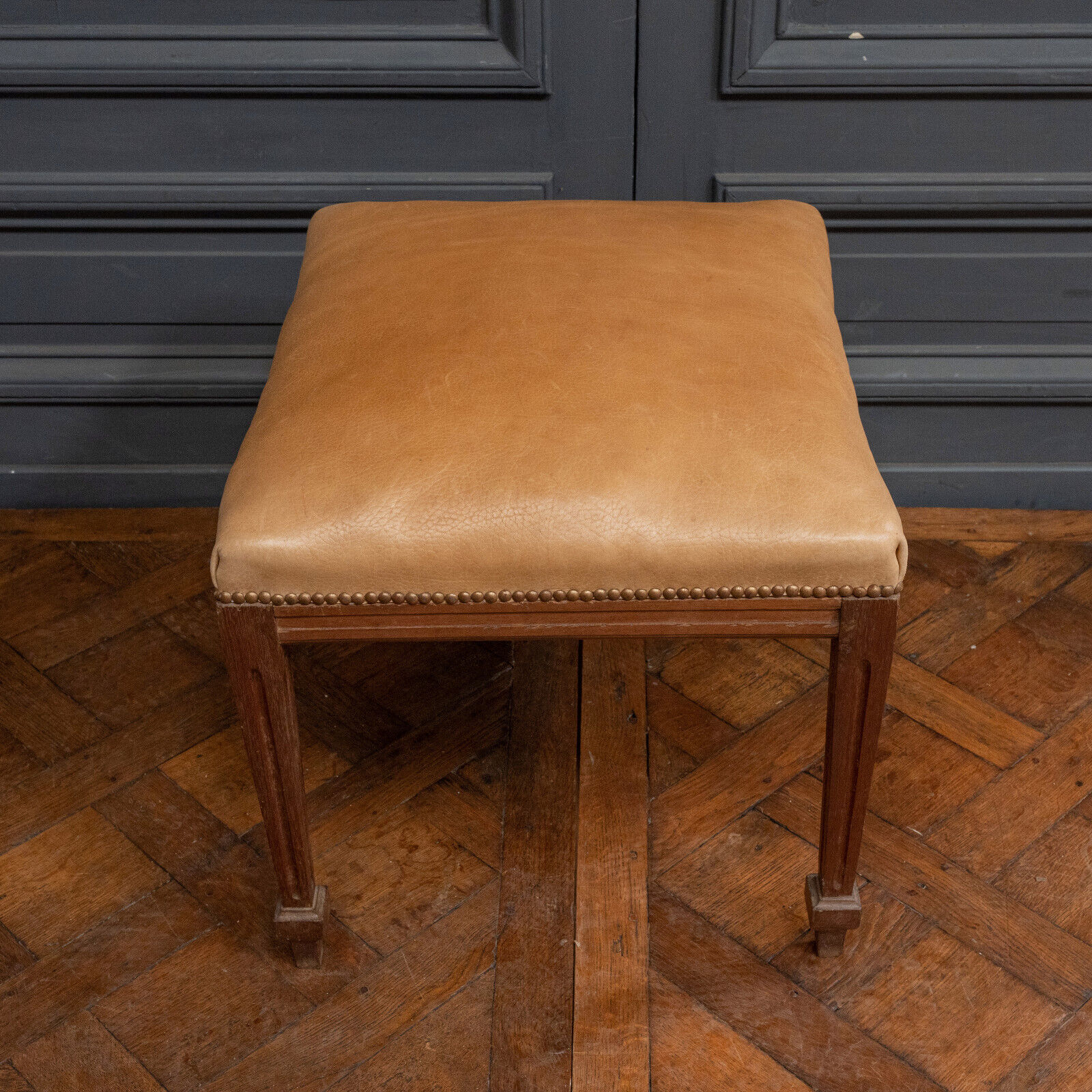 Oak stool early twentieth feet fluted leather top