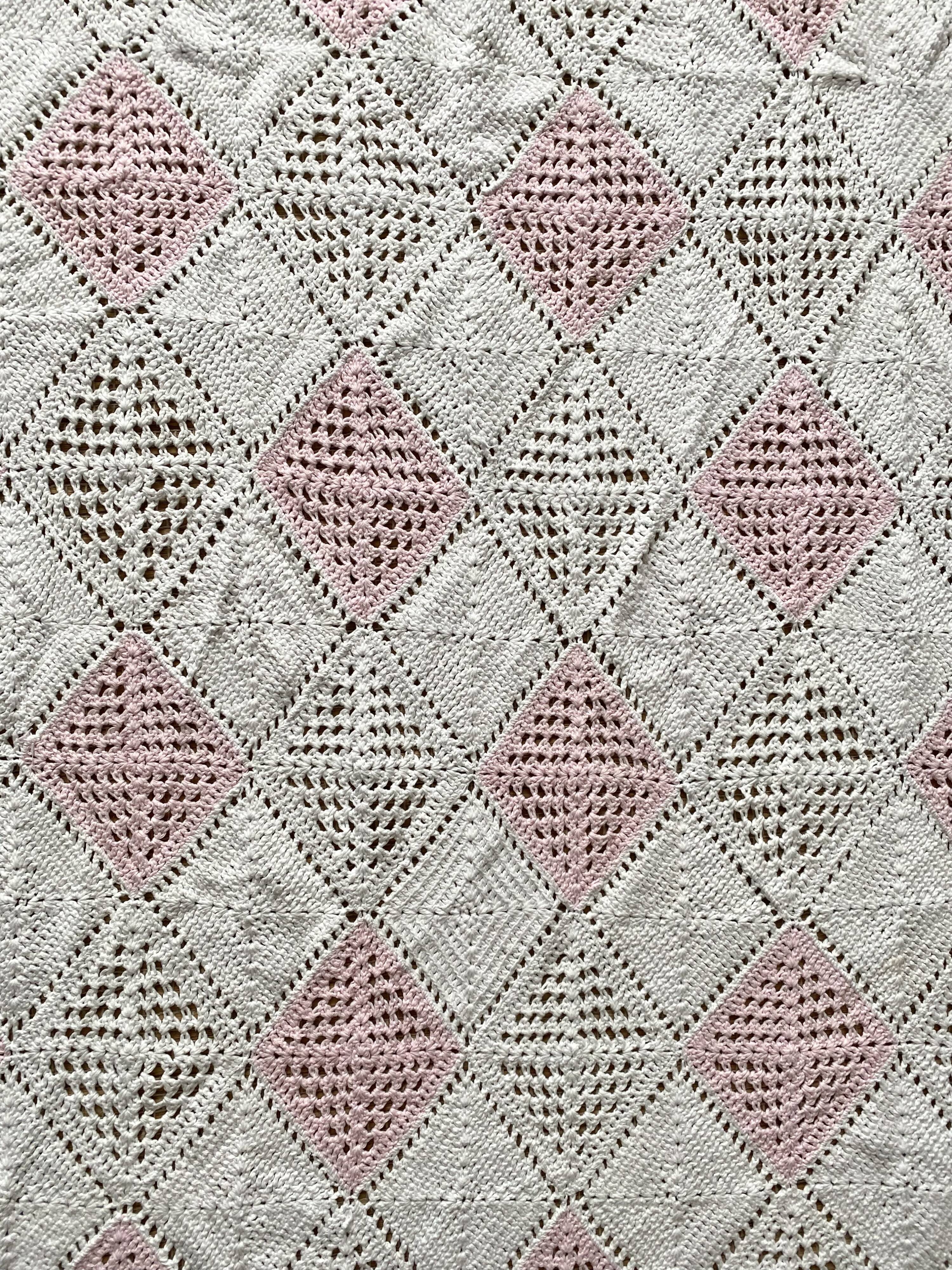 Pink and white crochet single bedspread 135X210 cm