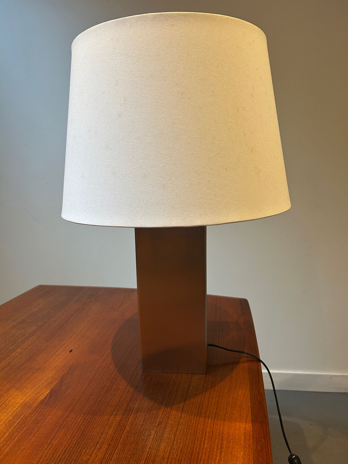 Lampe de table avec pied en alu brossé vintage roche Bobois