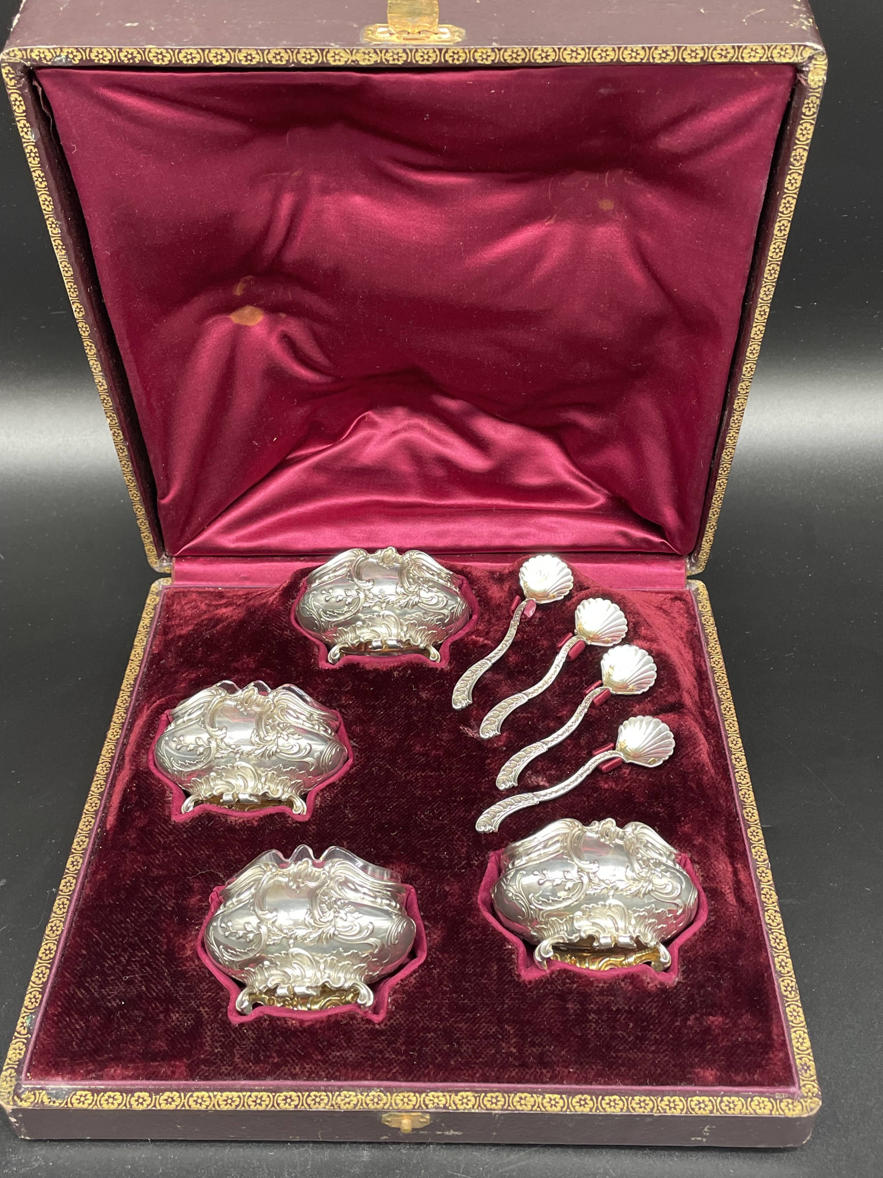 4 salt pots, silver, Ravinet D'enfert, 4 shovels, white glass interior, case, purple interior, 19th century