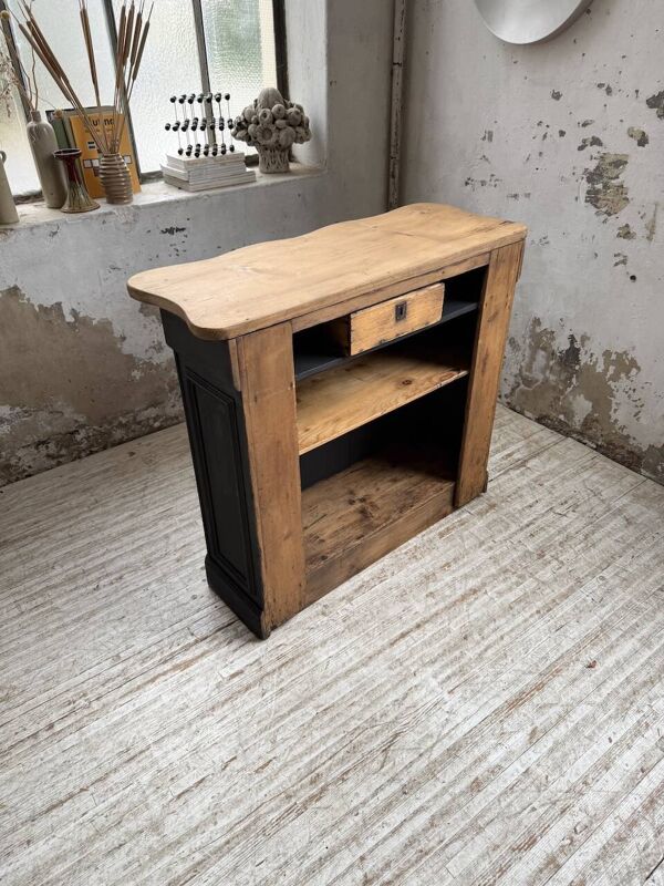 Comptoir de commerce, décor peint fleuri, 1920