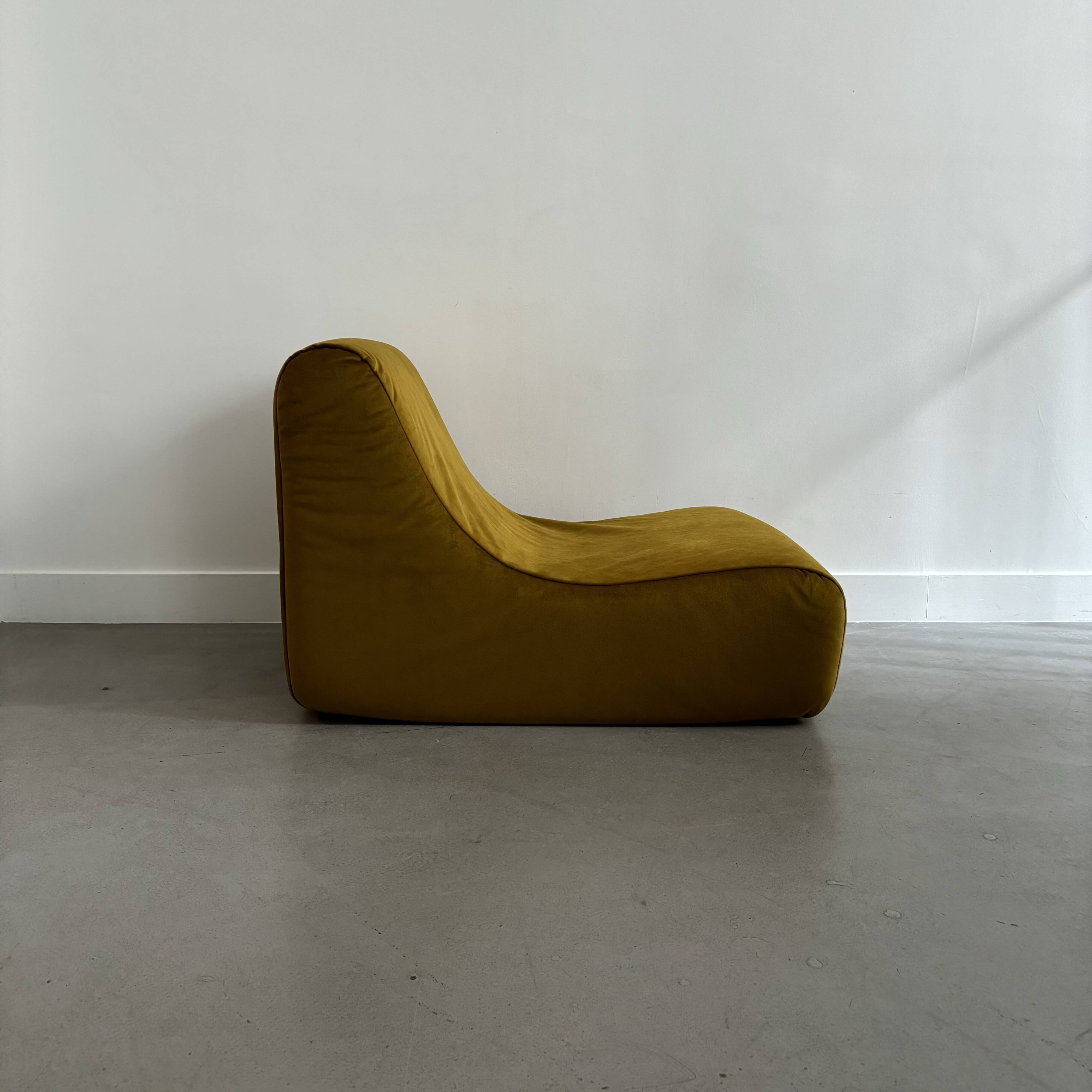 Vintage armchair with removable cover