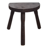 Half-moon tripod stool