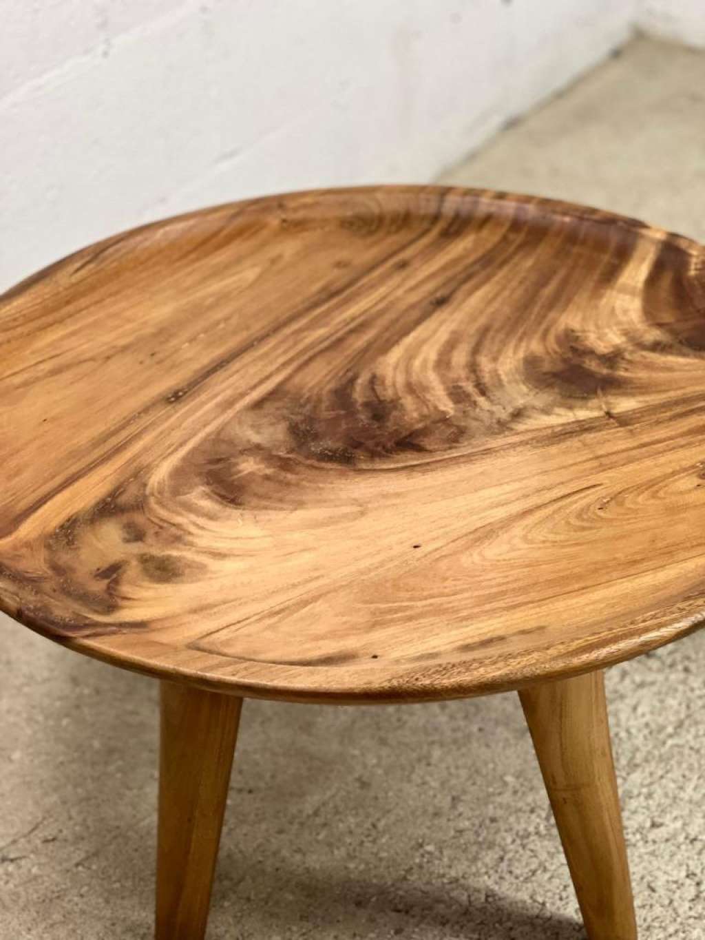 Round coffee table