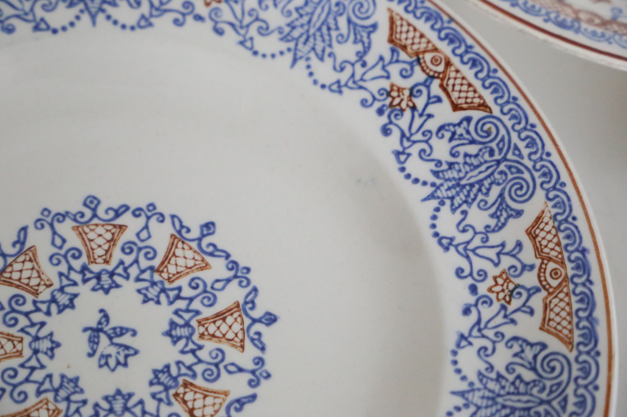 Set of 9 flat plates of Longwy Rouennais motif