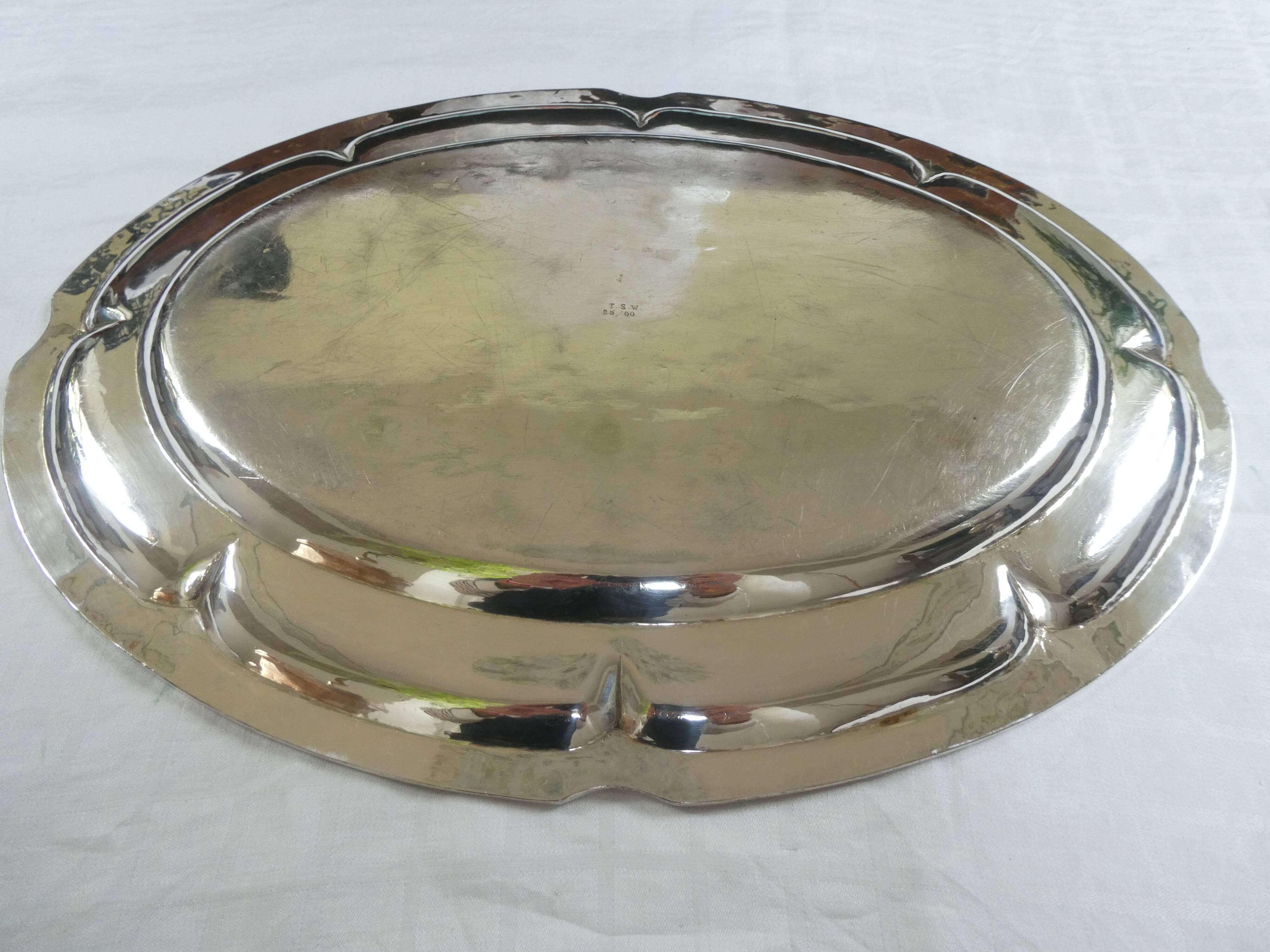 Grand plat ovale en métal argenté Wiskemann (Belgique - Bruxelle)