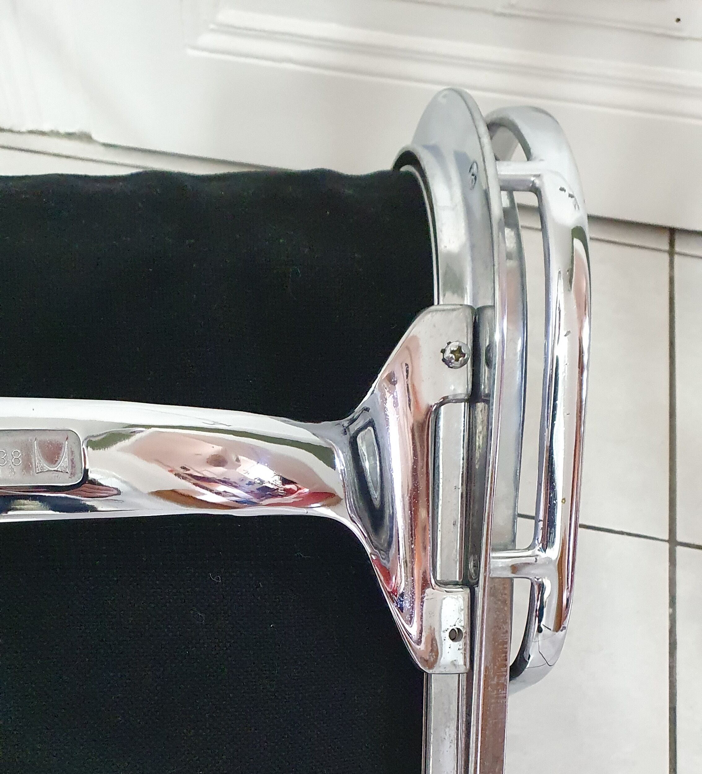 Fauteuil EA208 soft pad Charles et Ray Eames édition Herman Miller