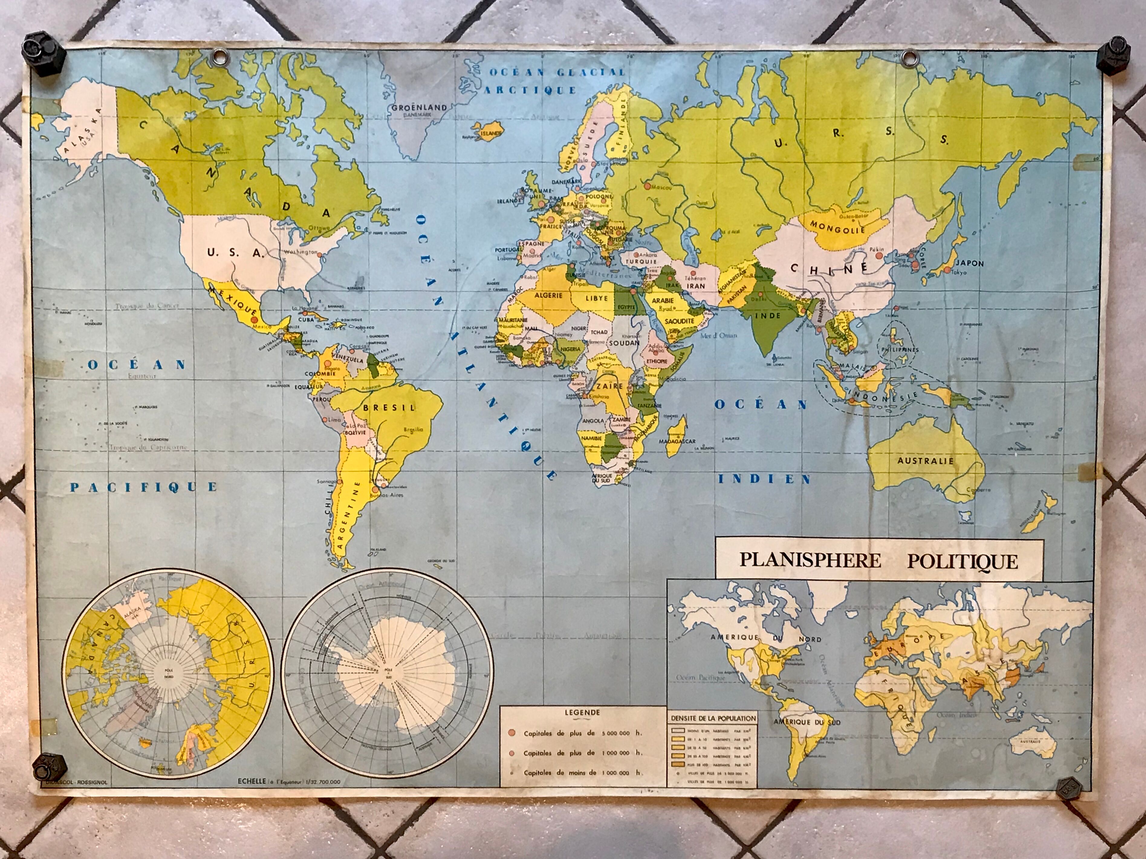 School map of the world / political and physical planisphere 60s