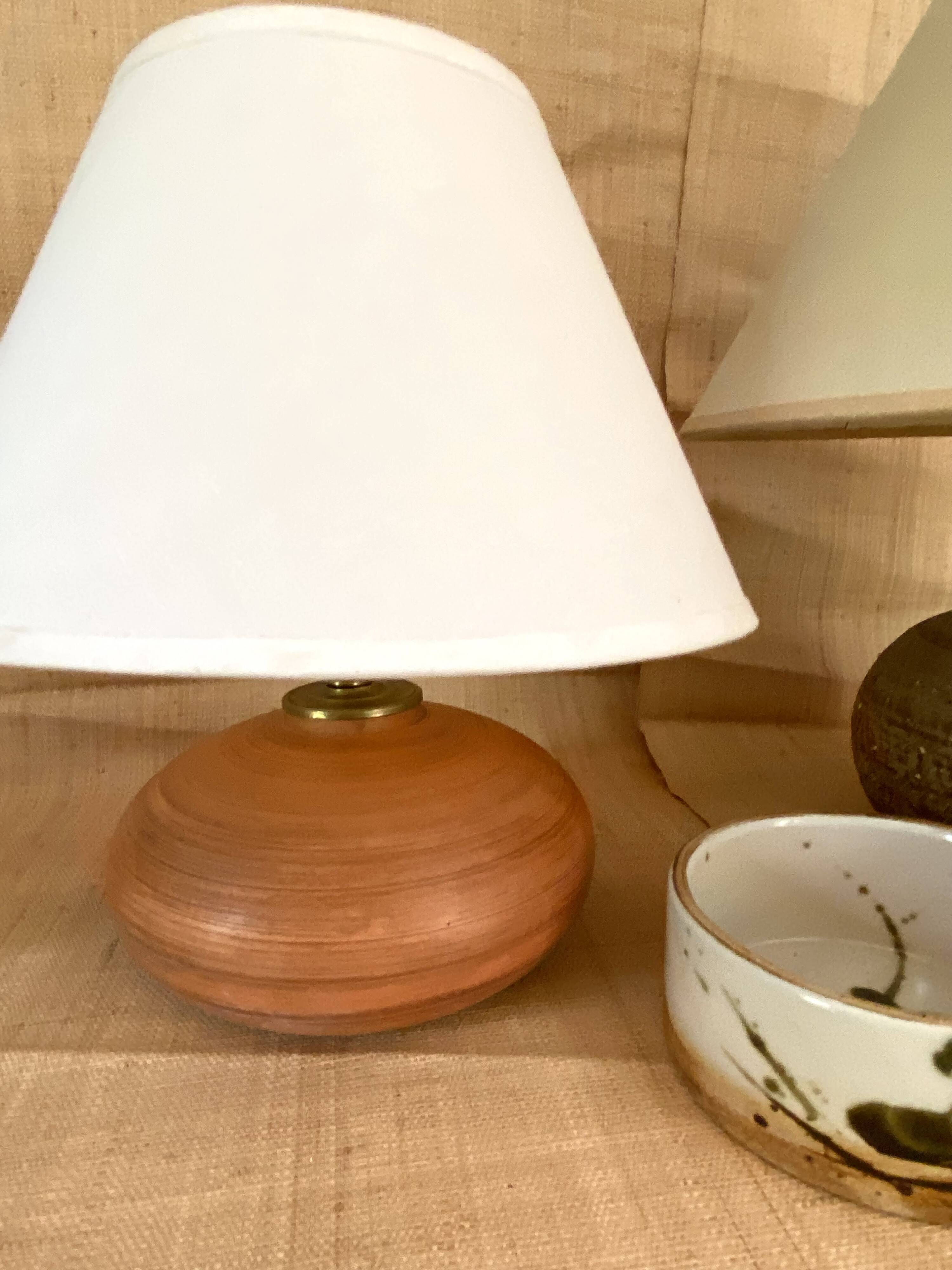 Terracotta lamp, 2M fabric cable, cotton shade.