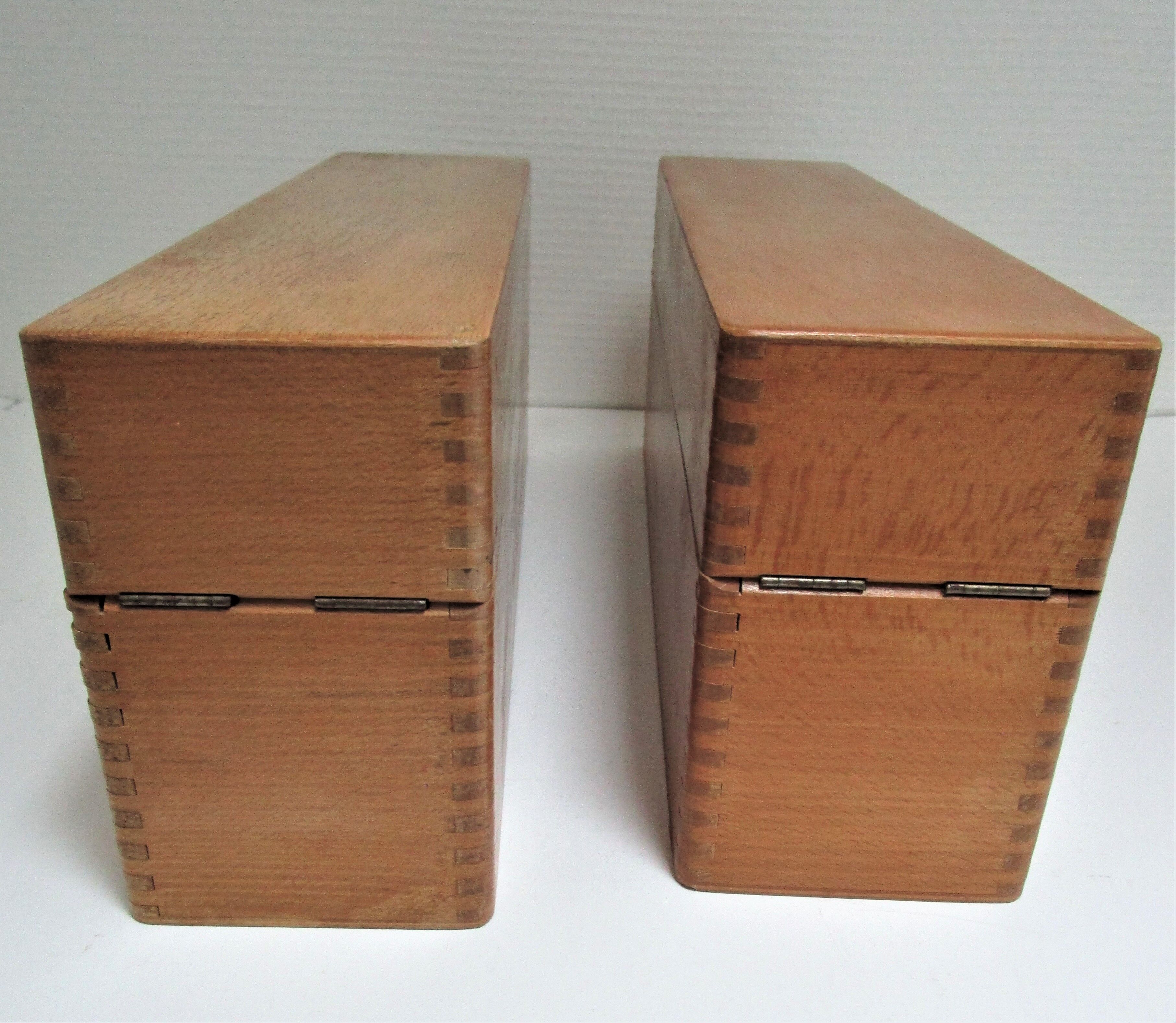 Deux boîtes à archives en bois de hêtre vintage