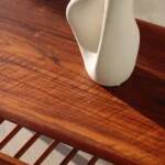 Table basse vintage Everest en noyer – style « planche de surf » (années 60)
