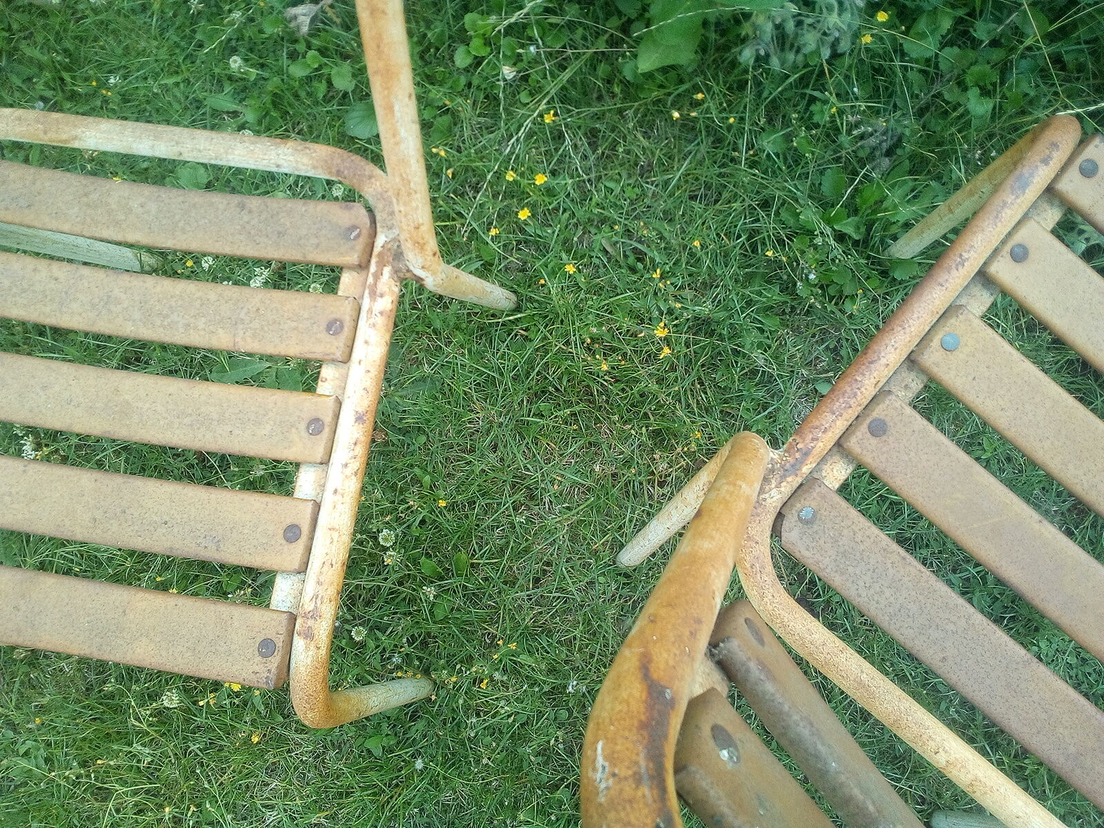 Serie de 4 chaises en tôle