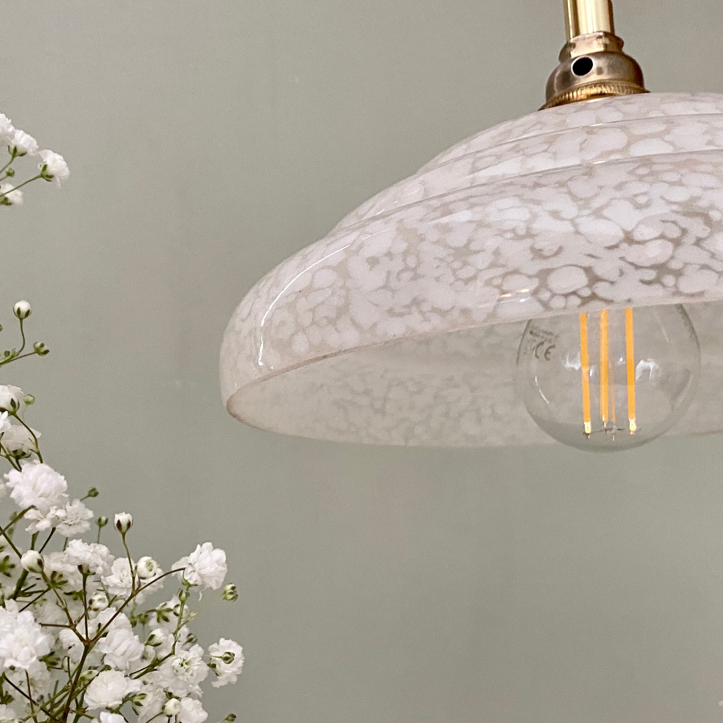 Suspension vintage lampshade in white Clichy glass