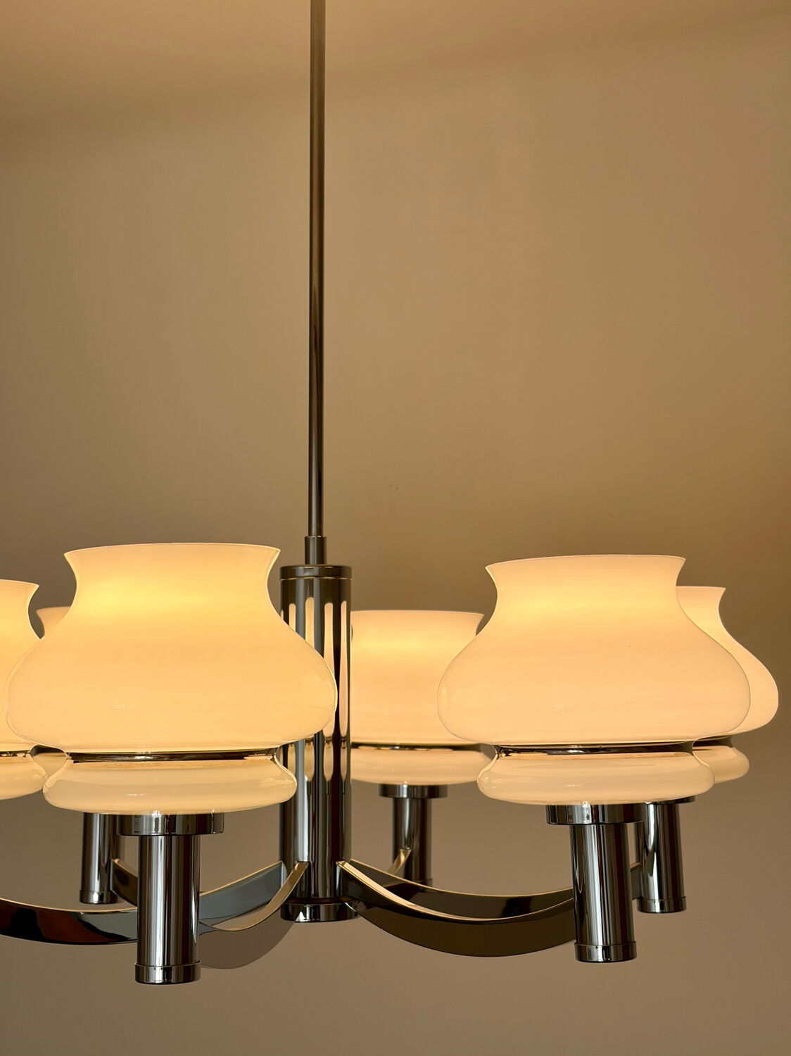 Chrome and opaline lustre
