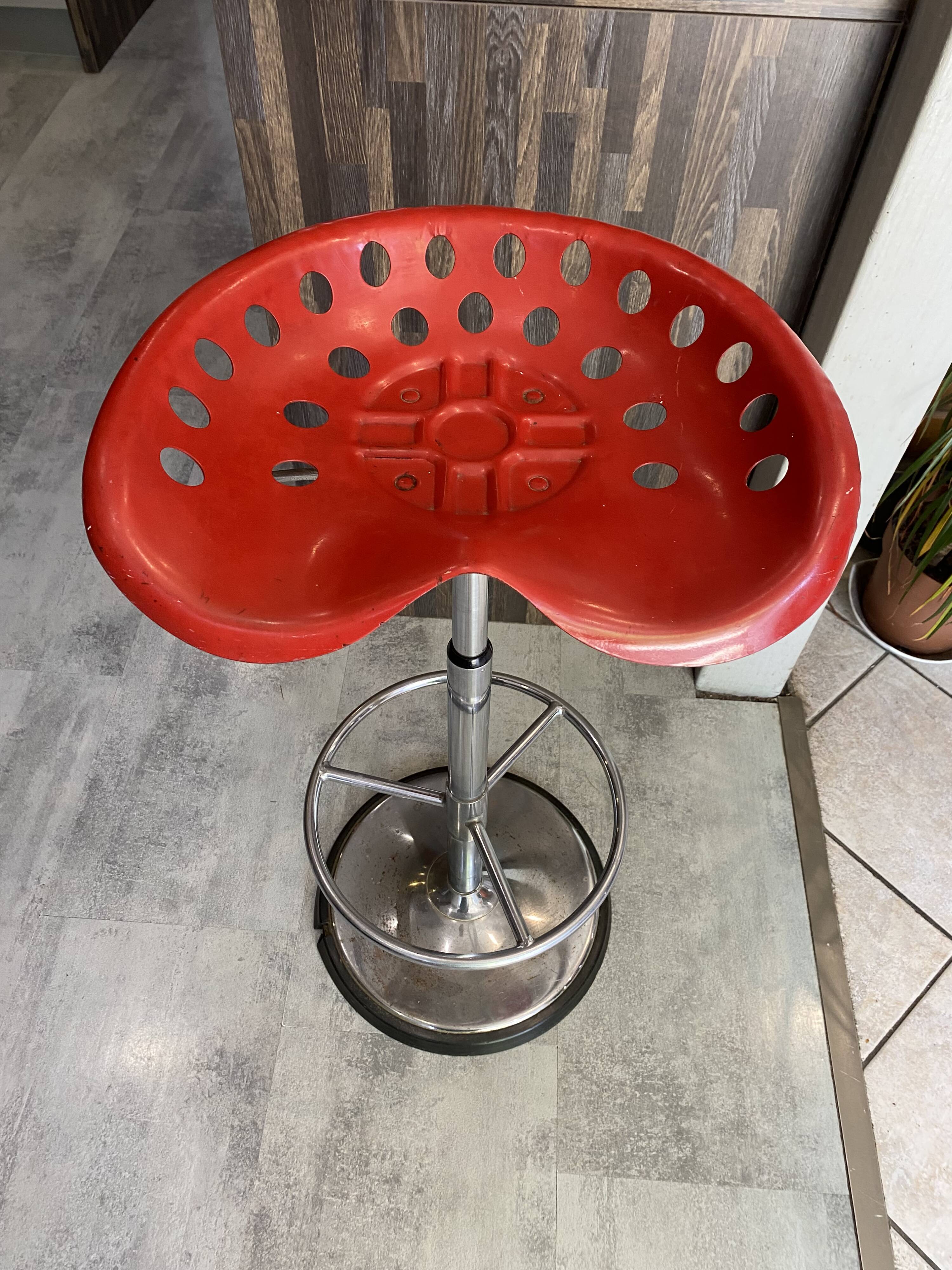 Red stool Faucheuse swivel Etienne Fermigier mirima 70