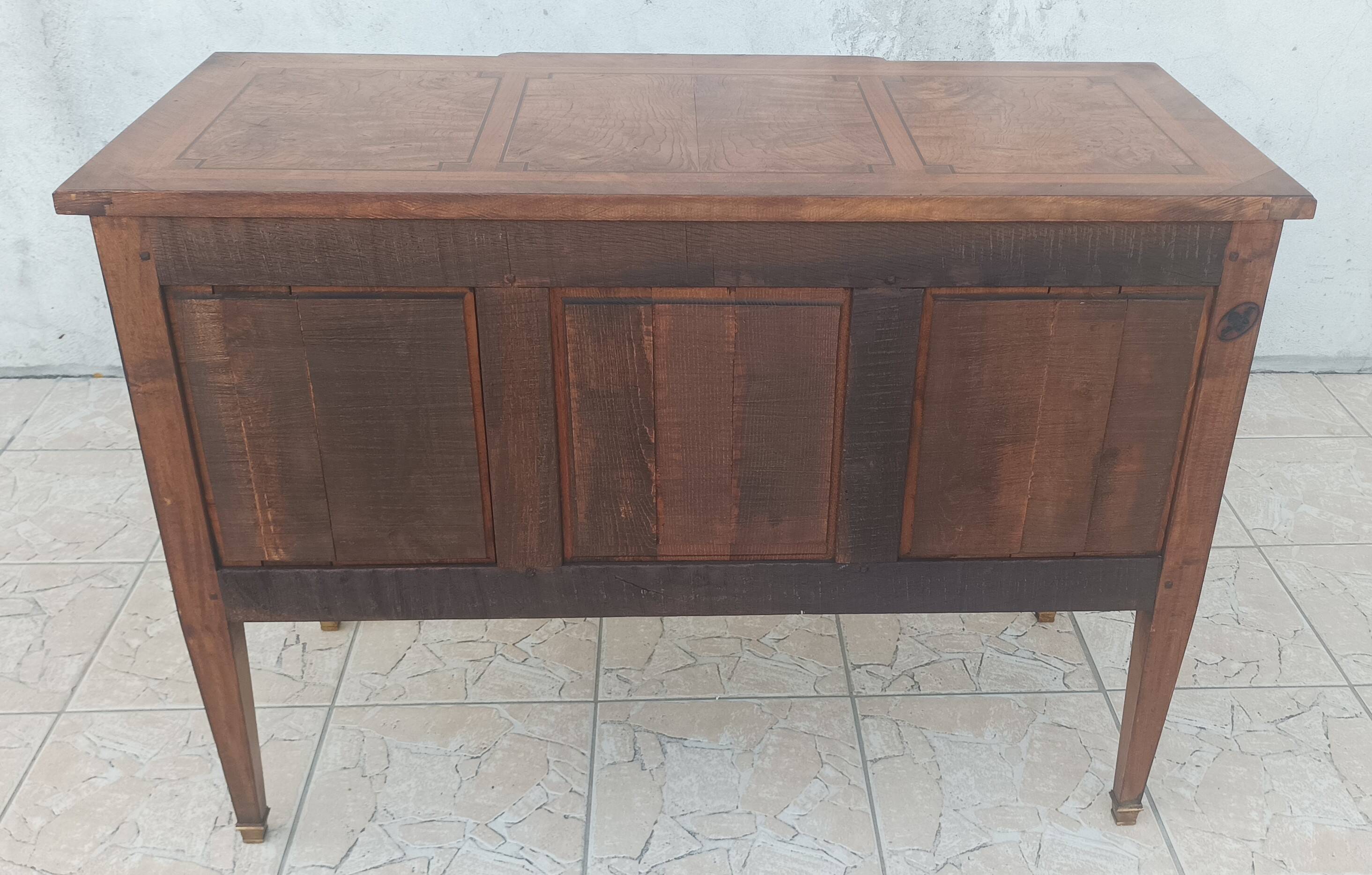 Louis XVI chest of drawers stamped in Faubourg Saint Antoine marquetry
