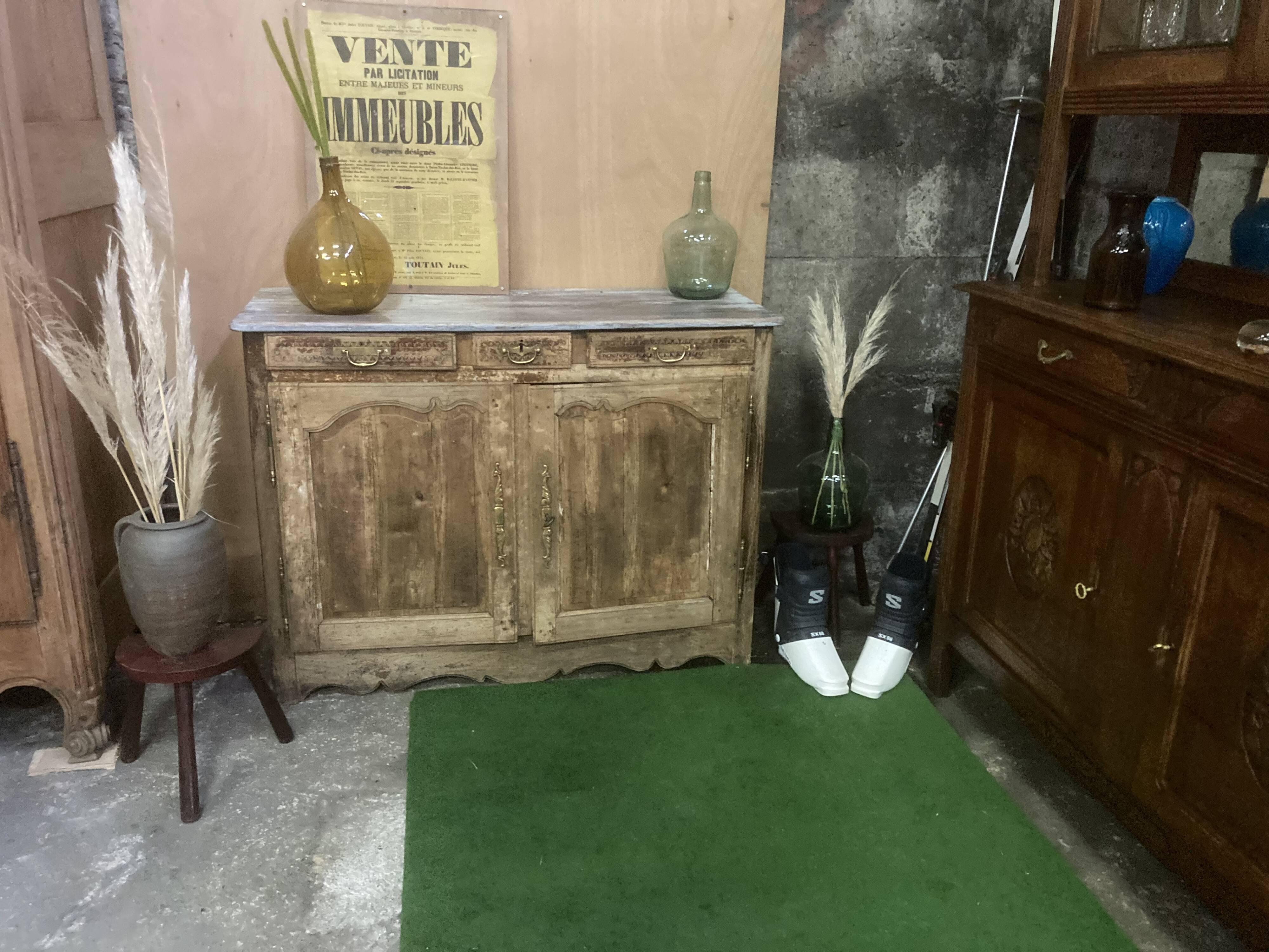 Buffet 18 th raw wood