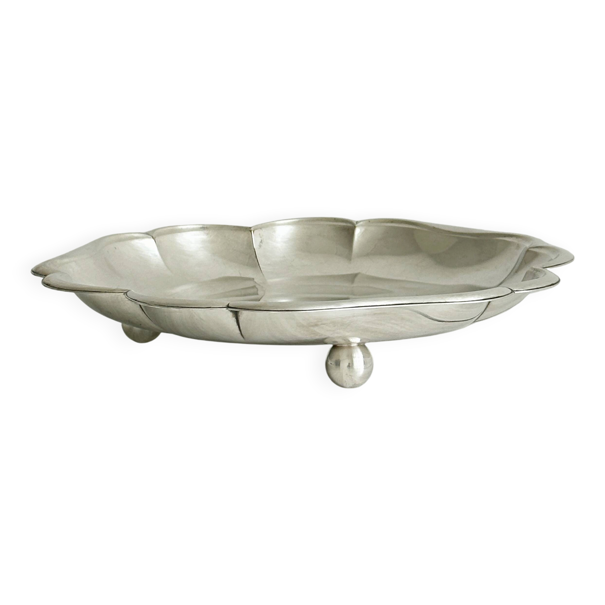 Metal presentation plate