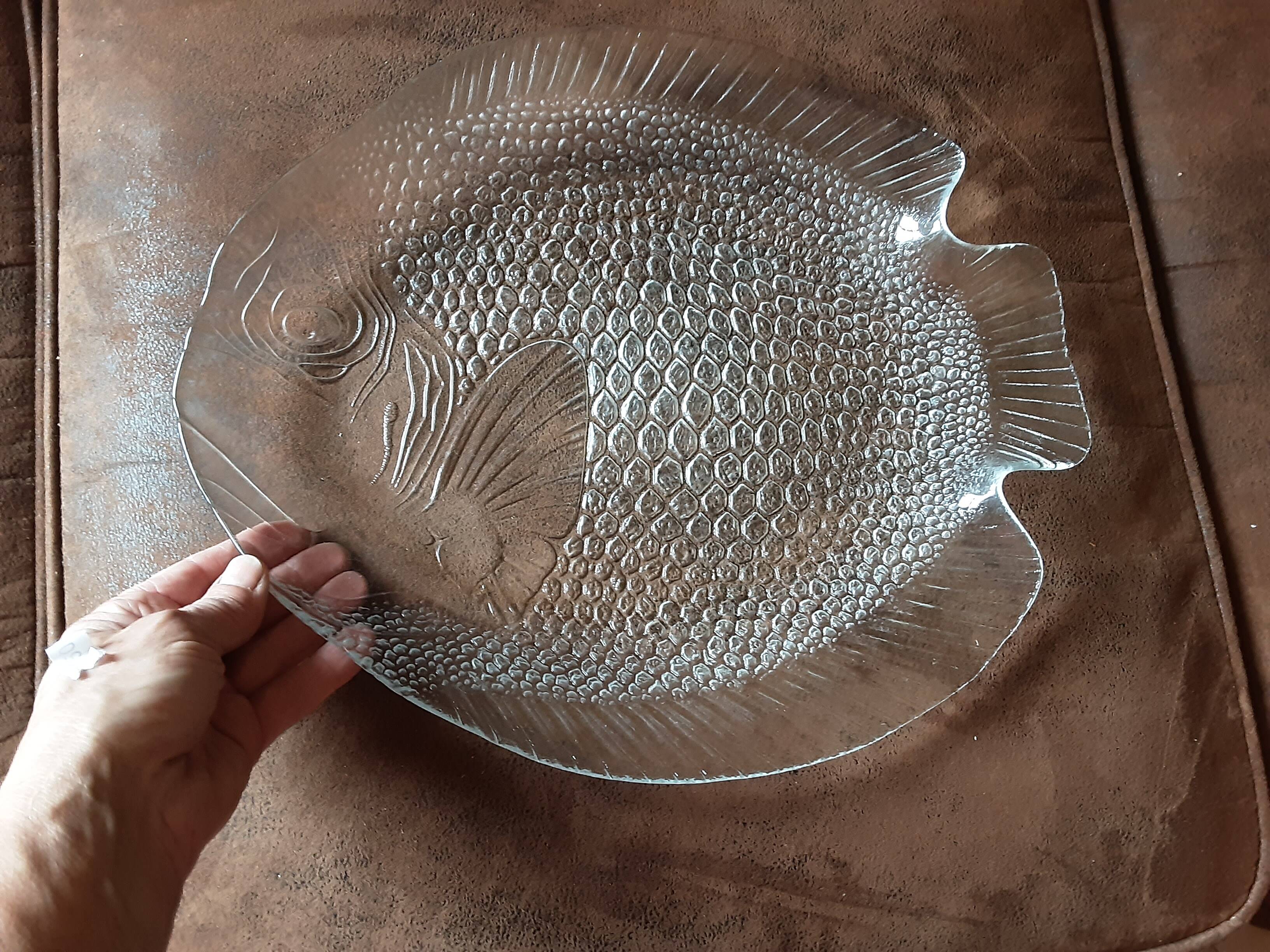 Fish-shaped glass dish