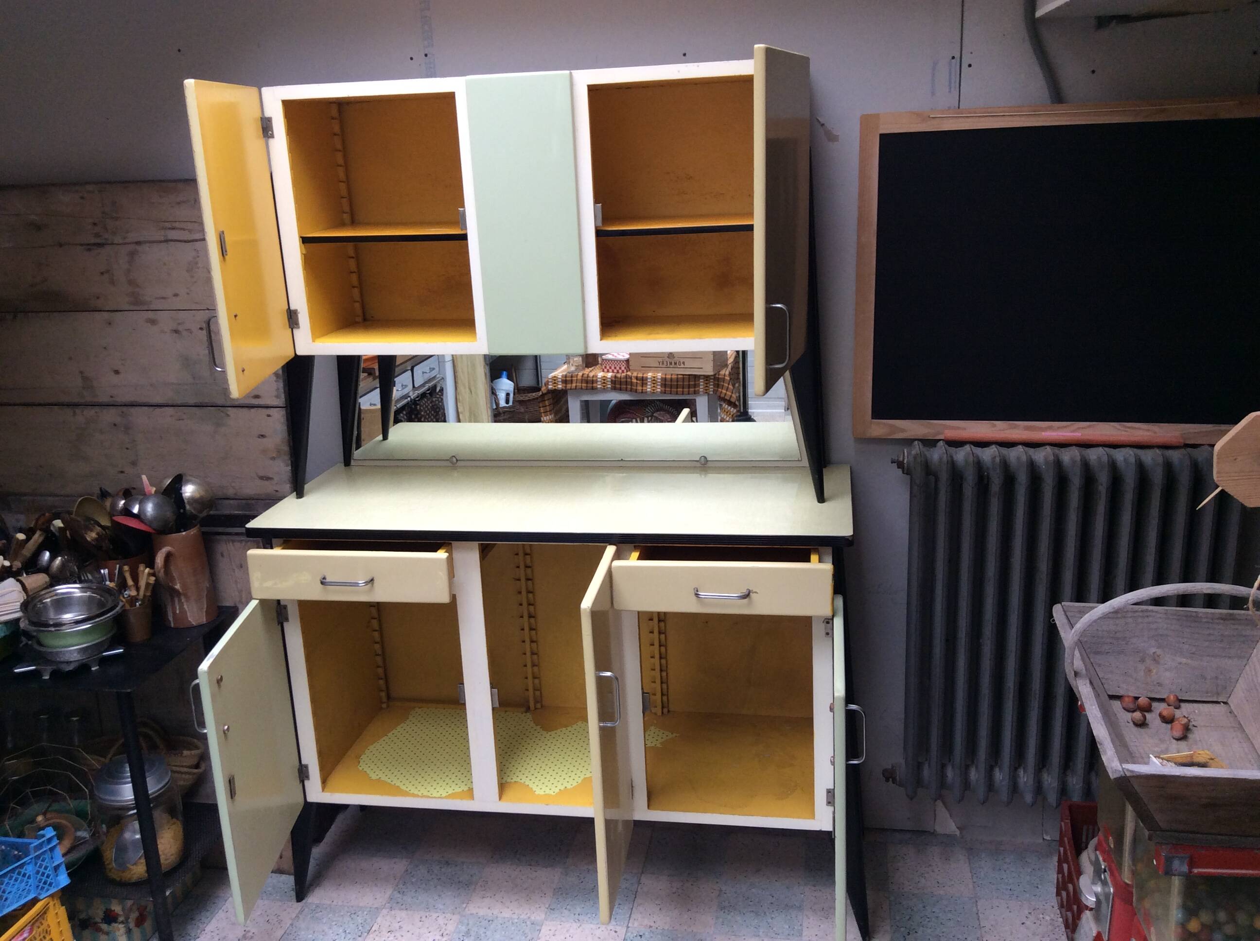 Kitchen sideboard in wood and Formica