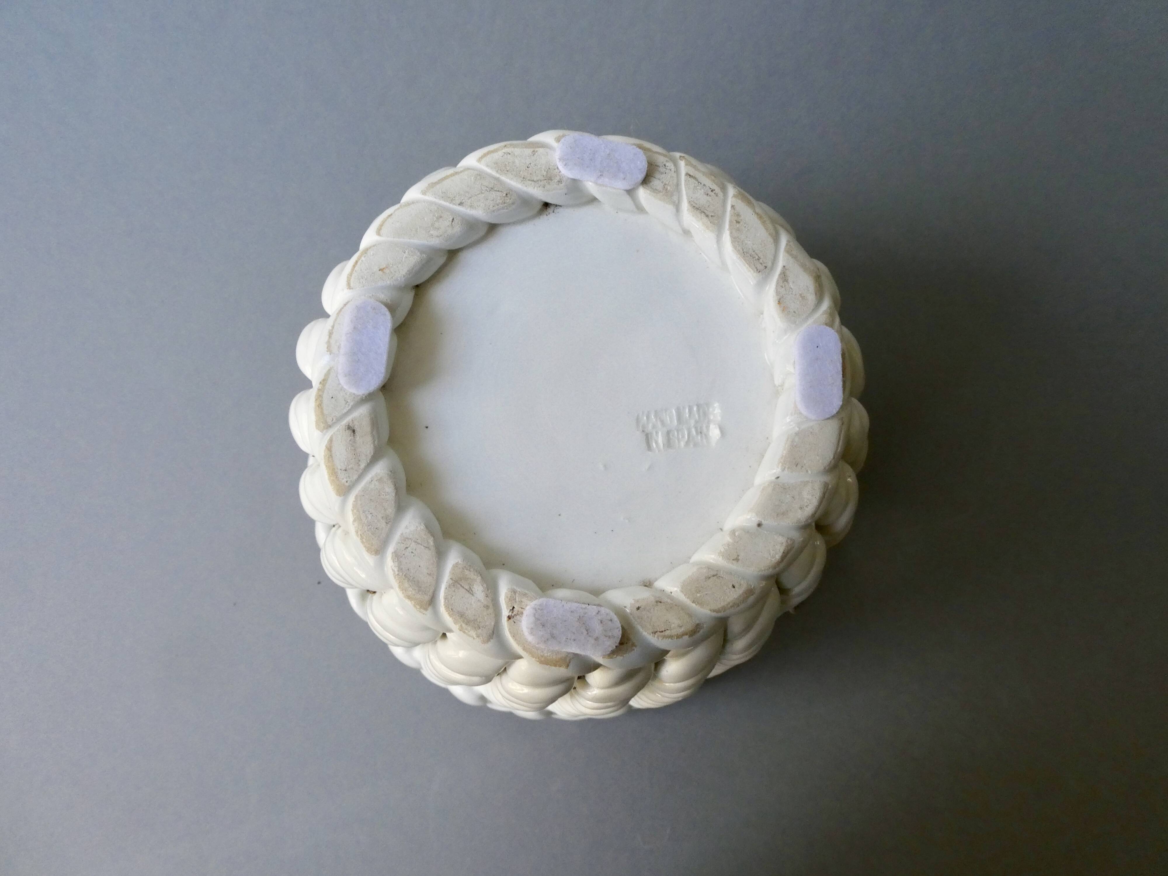 Openwork and braided ceramic pot cover