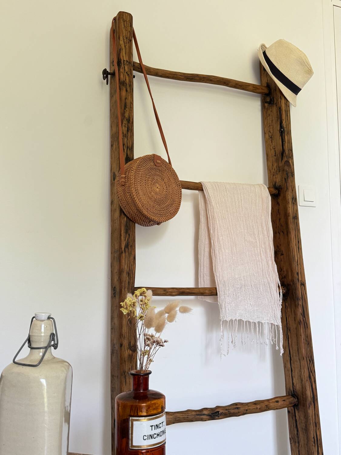 Old wooden ladder / rack