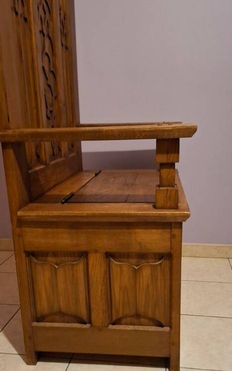 14th-century throne style